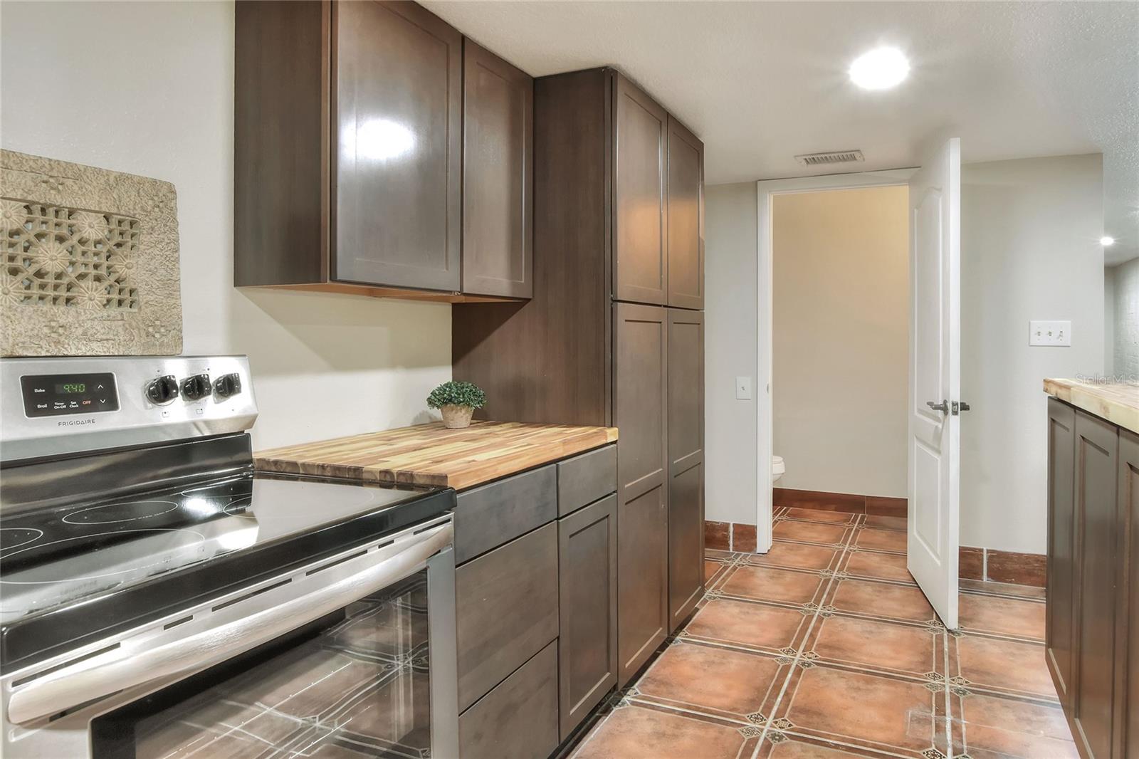 1880 N Crystal Lake Dr #4 Property Photo 18