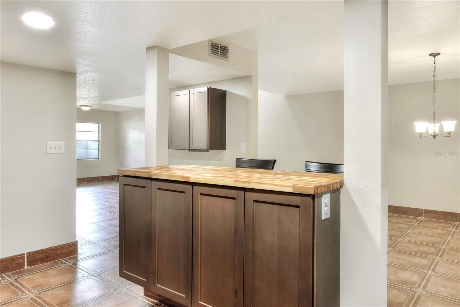 1880 N Crystal Lake Dr #4 Property Photo 20