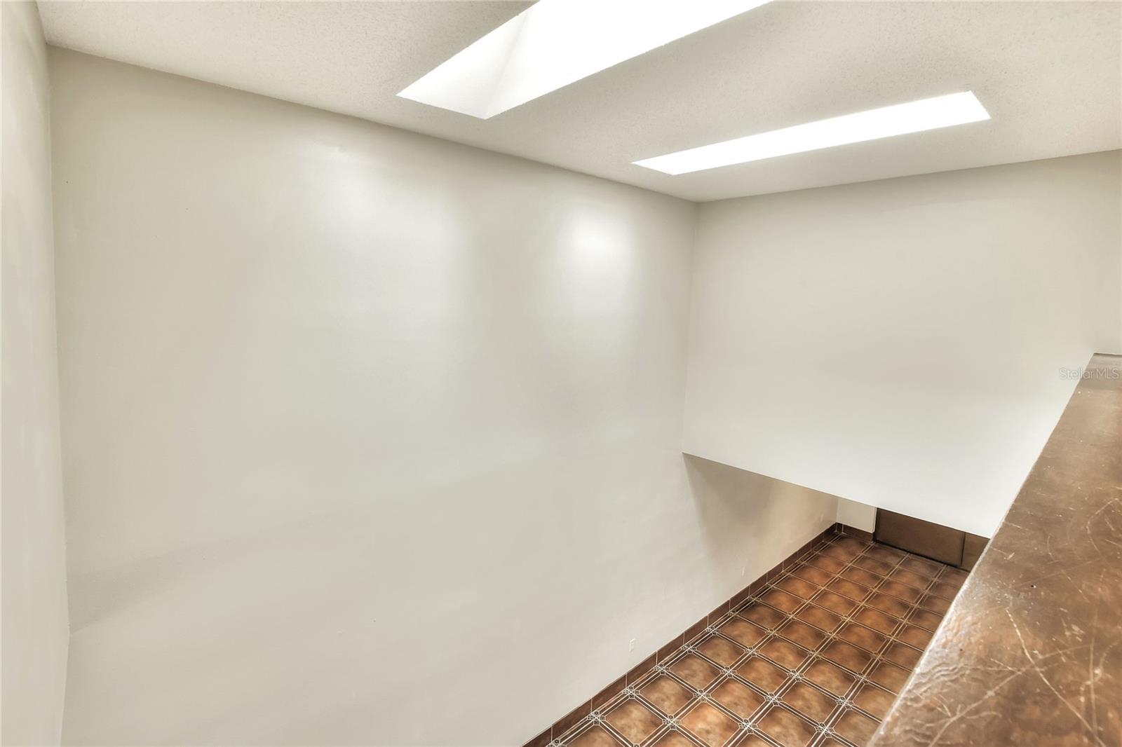 1880 N Crystal Lake Dr #4 Property Photo 26