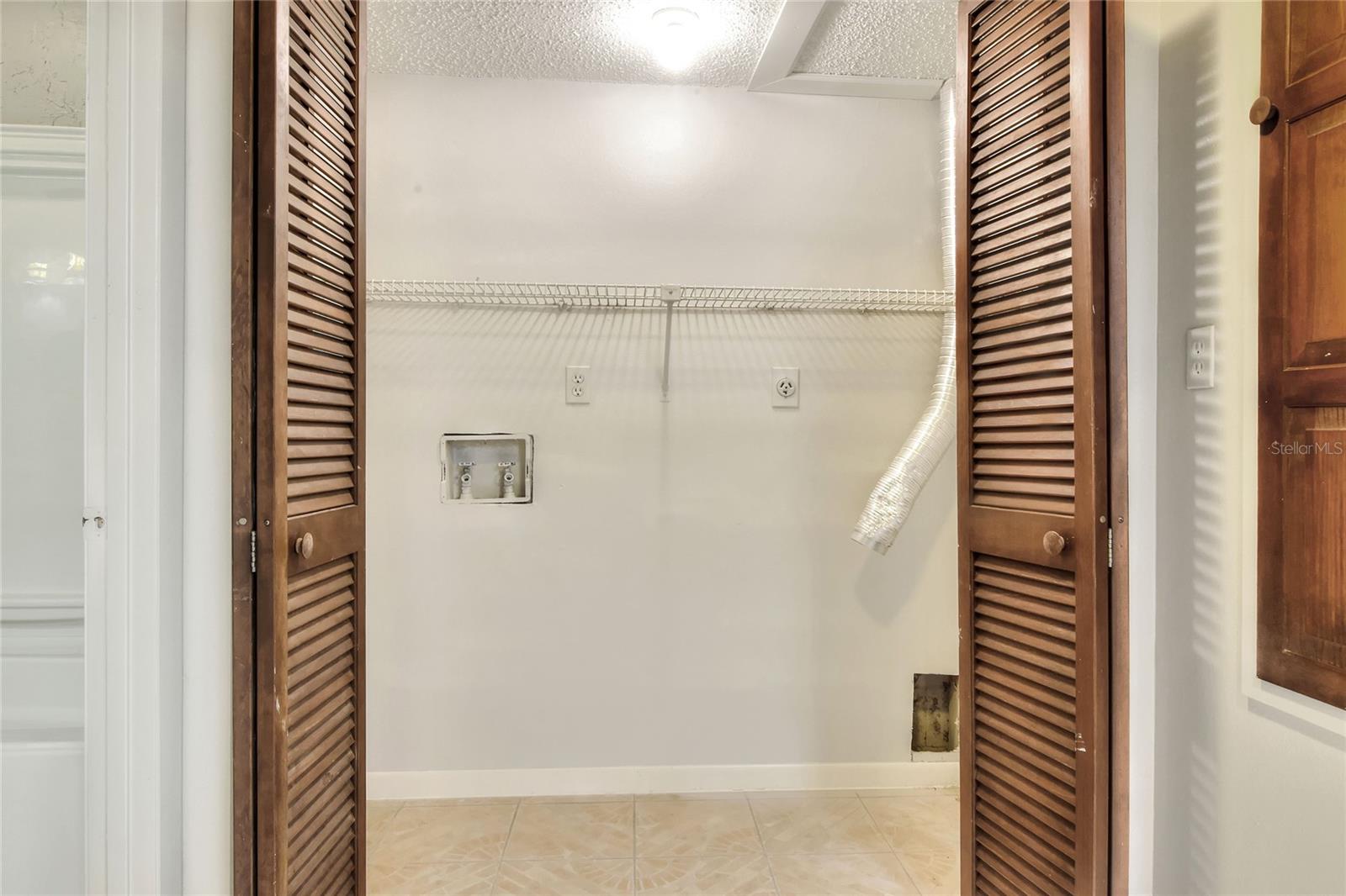 1880 N Crystal Lake Dr #4 Property Photo 40