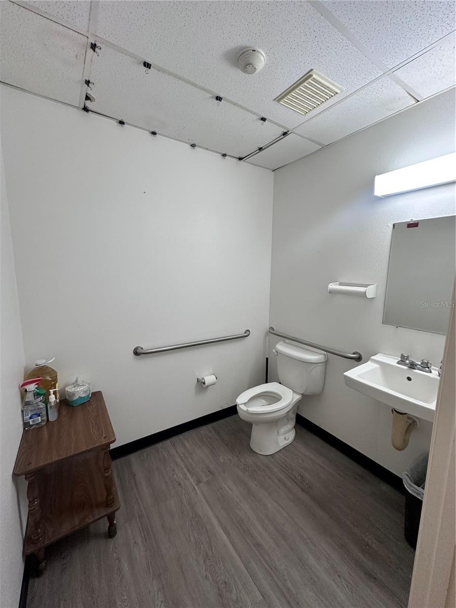 2427 Porter Lake Dr #104 Property Photo 13