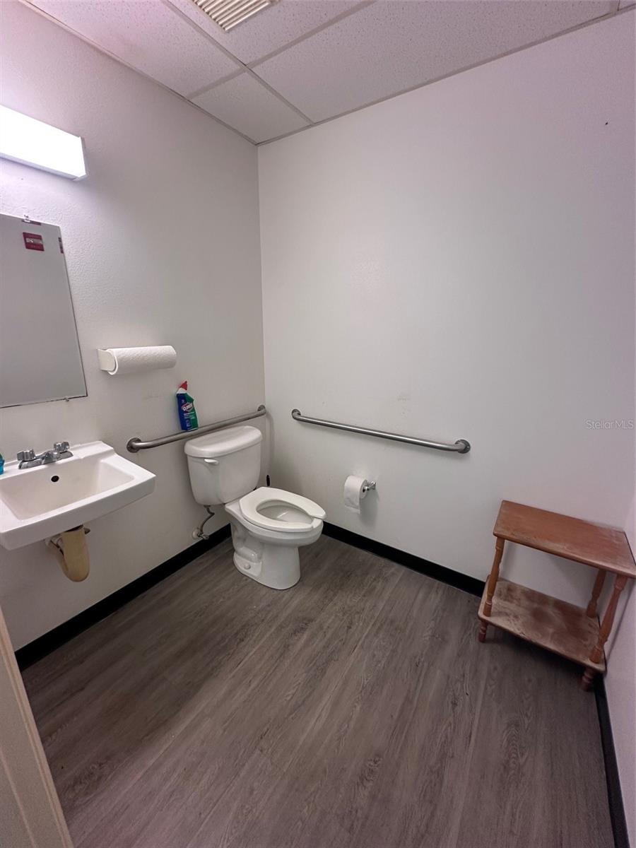 2427 Porter Lake Dr #104 Property Photo 14