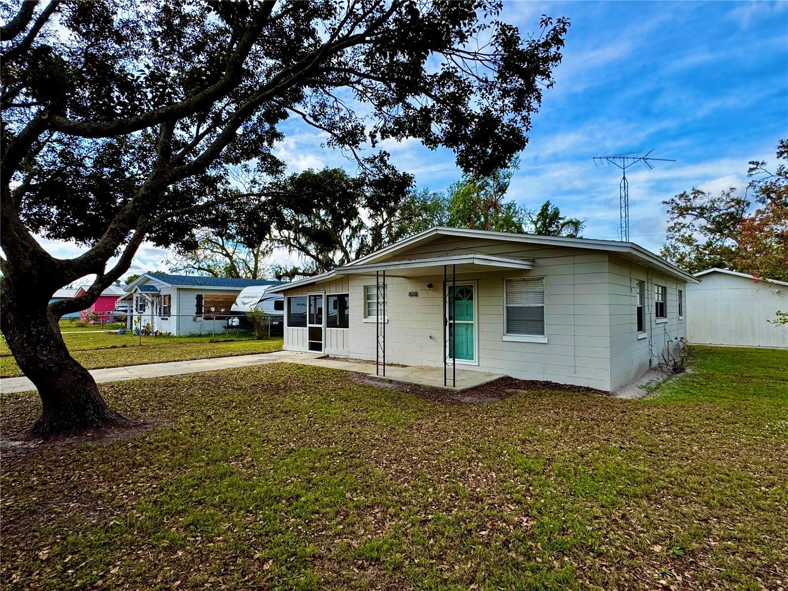 808 S 8th Ave Property Photo