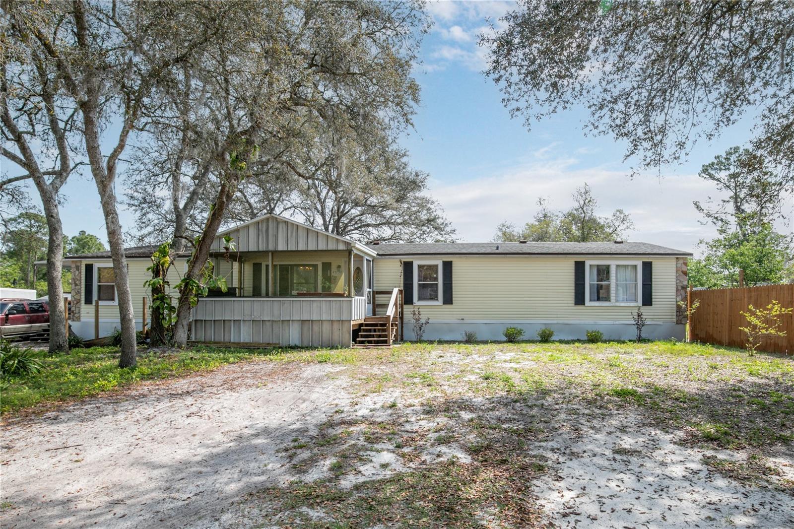 45750 Pine St Property Photo
