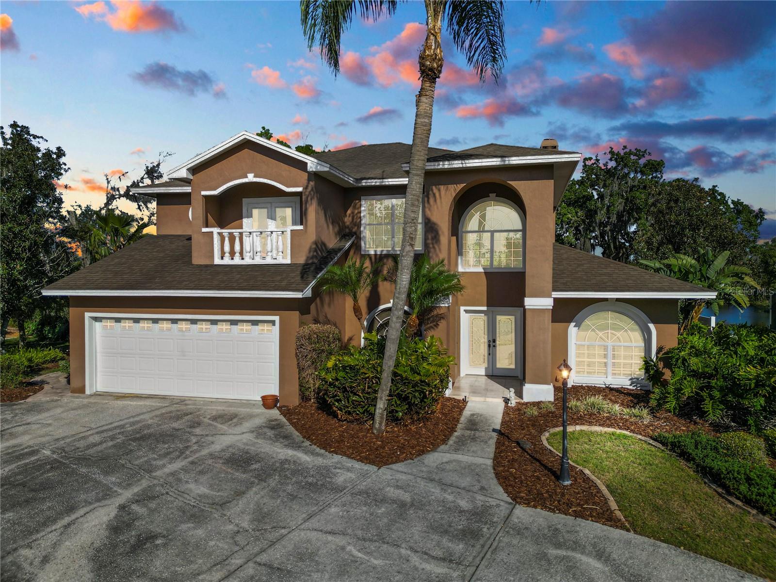 502 Lake Harris Dr Property Photo