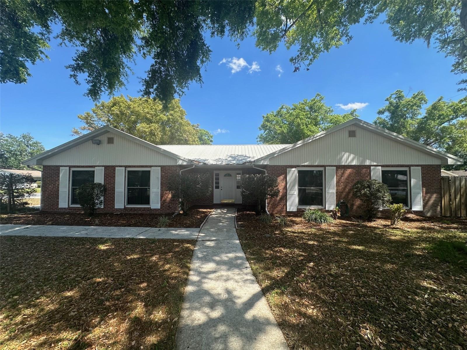 330 W Wellington Dr Property Photo