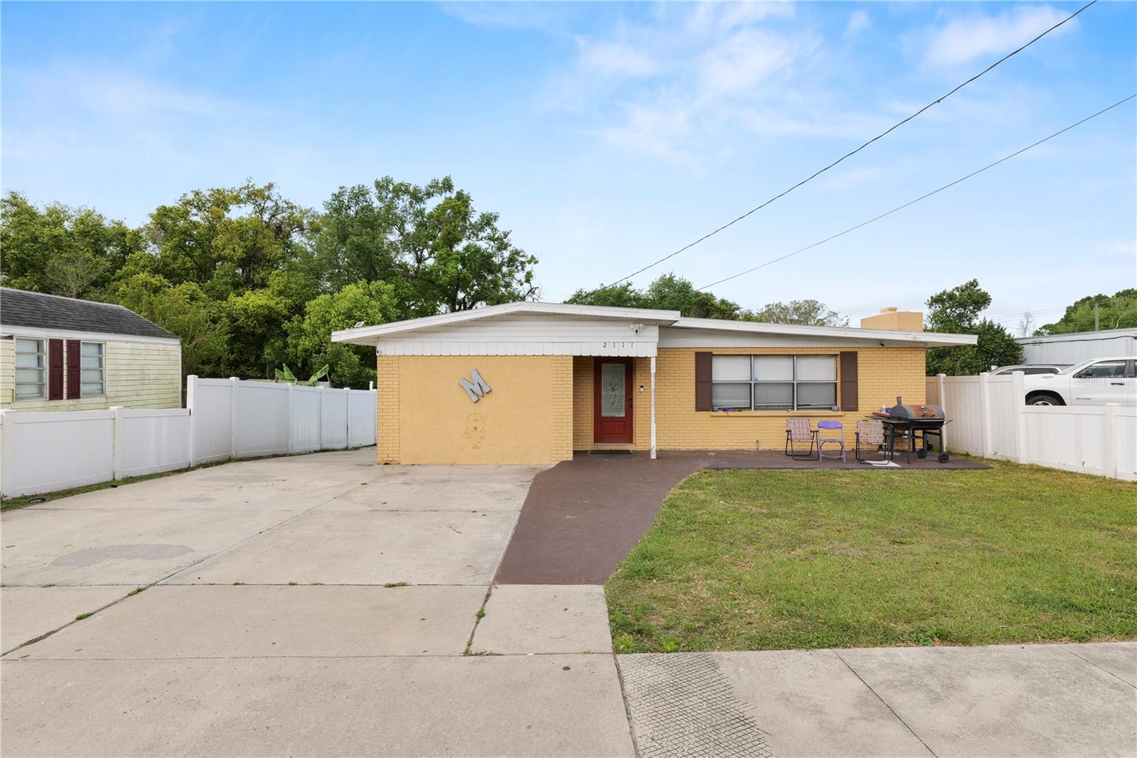 2111 S Lincoln Ave Property Photo
