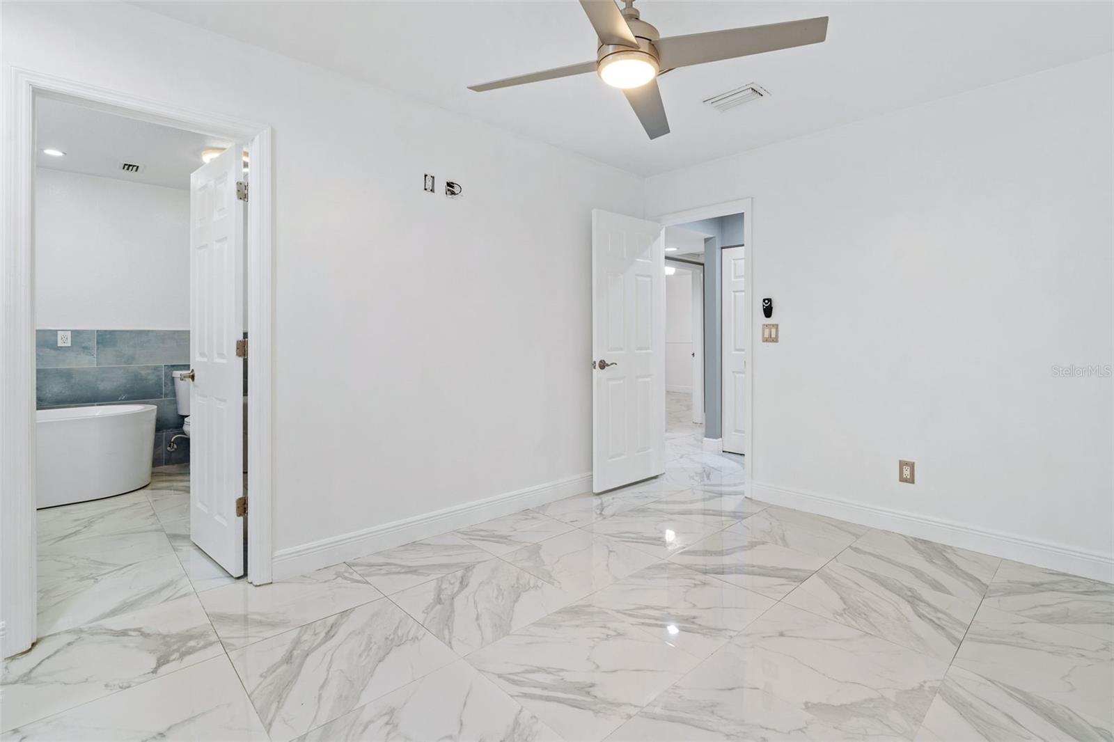 6421 Santa Monica Dr Property Photo 18