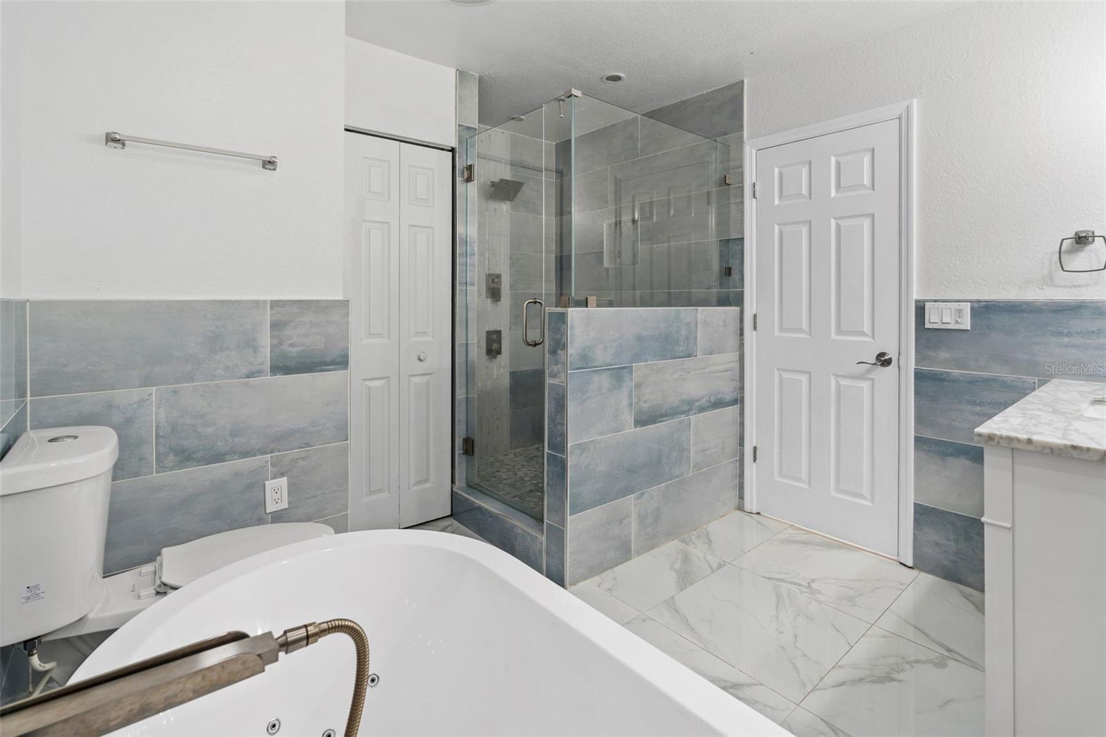 6421 Santa Monica Dr Property Photo 20
