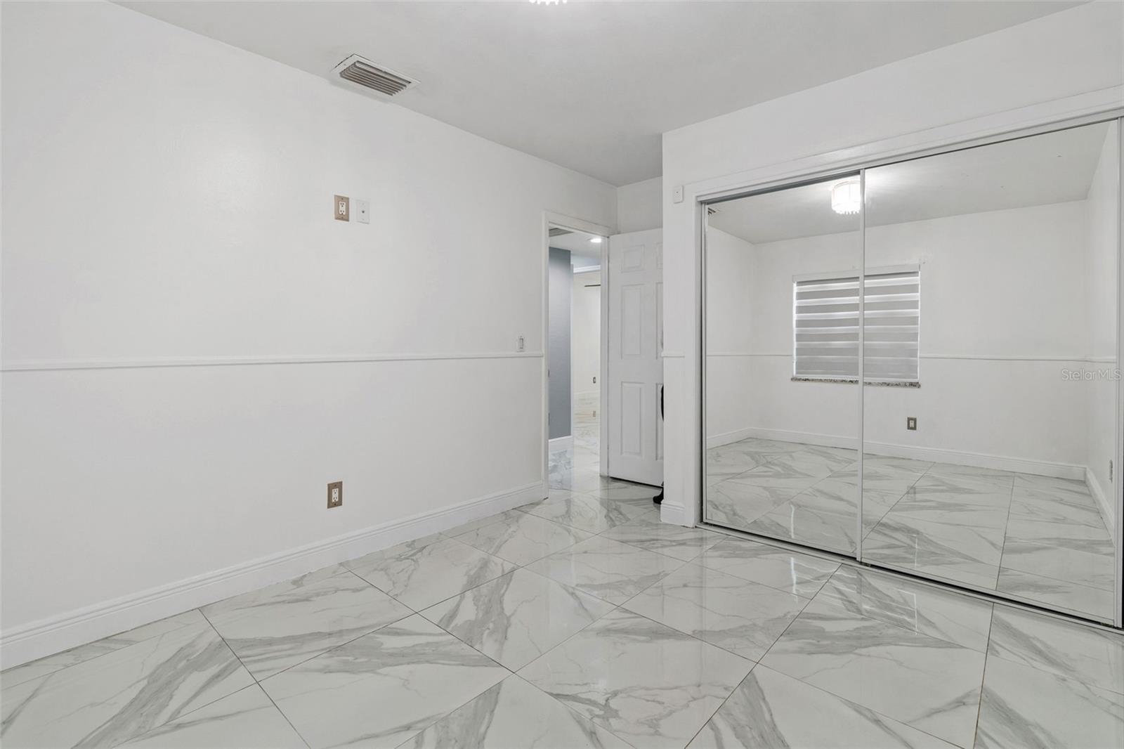 6421 Santa Monica Dr Property Photo 21