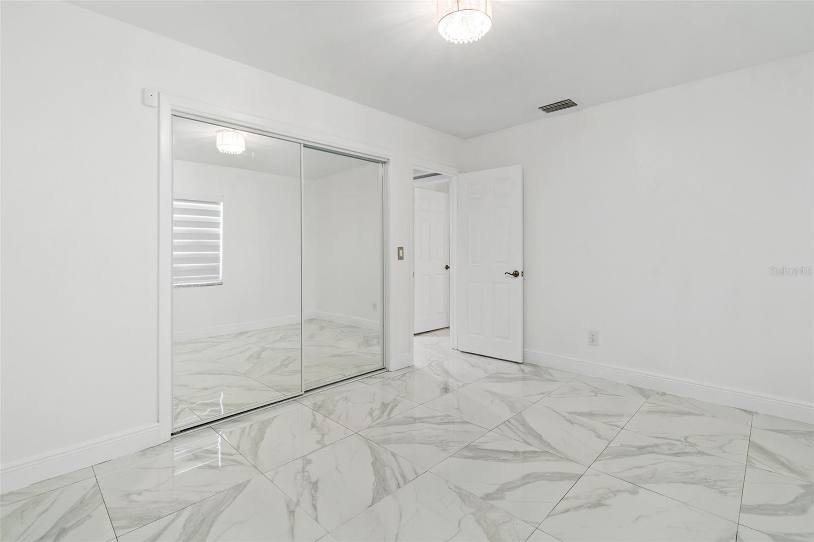6421 Santa Monica Dr Property Photo 23