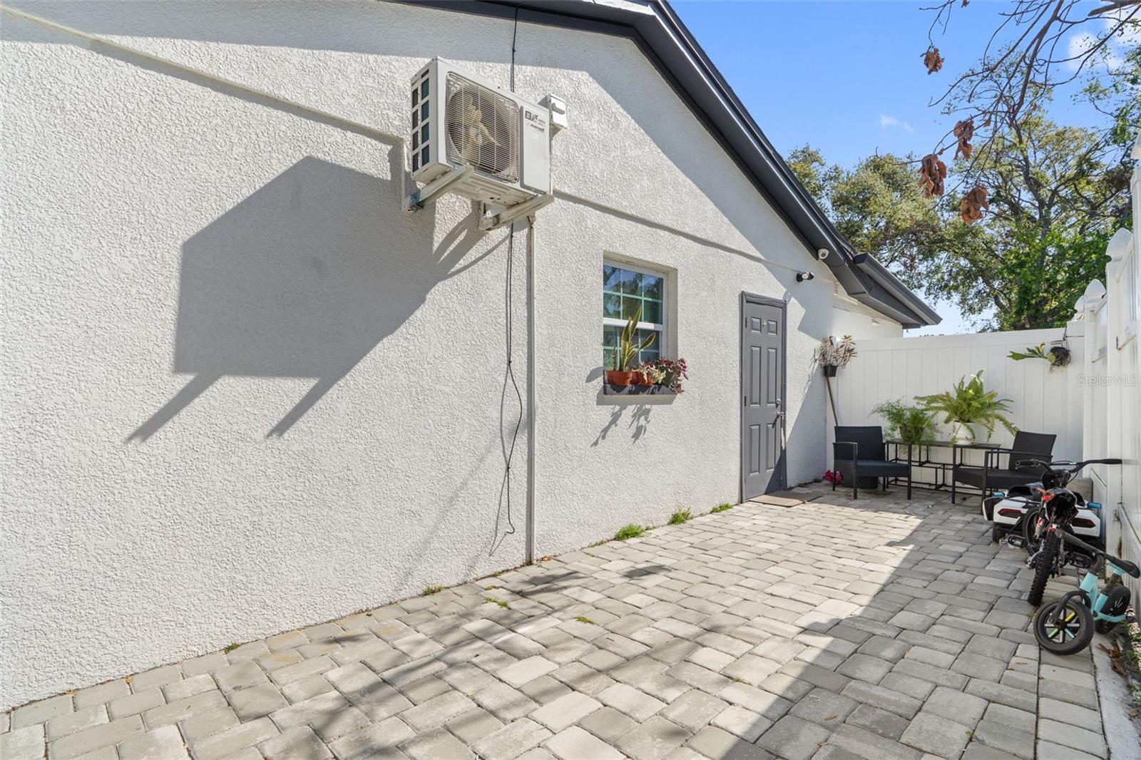 6421 Santa Monica Dr Property Photo 27