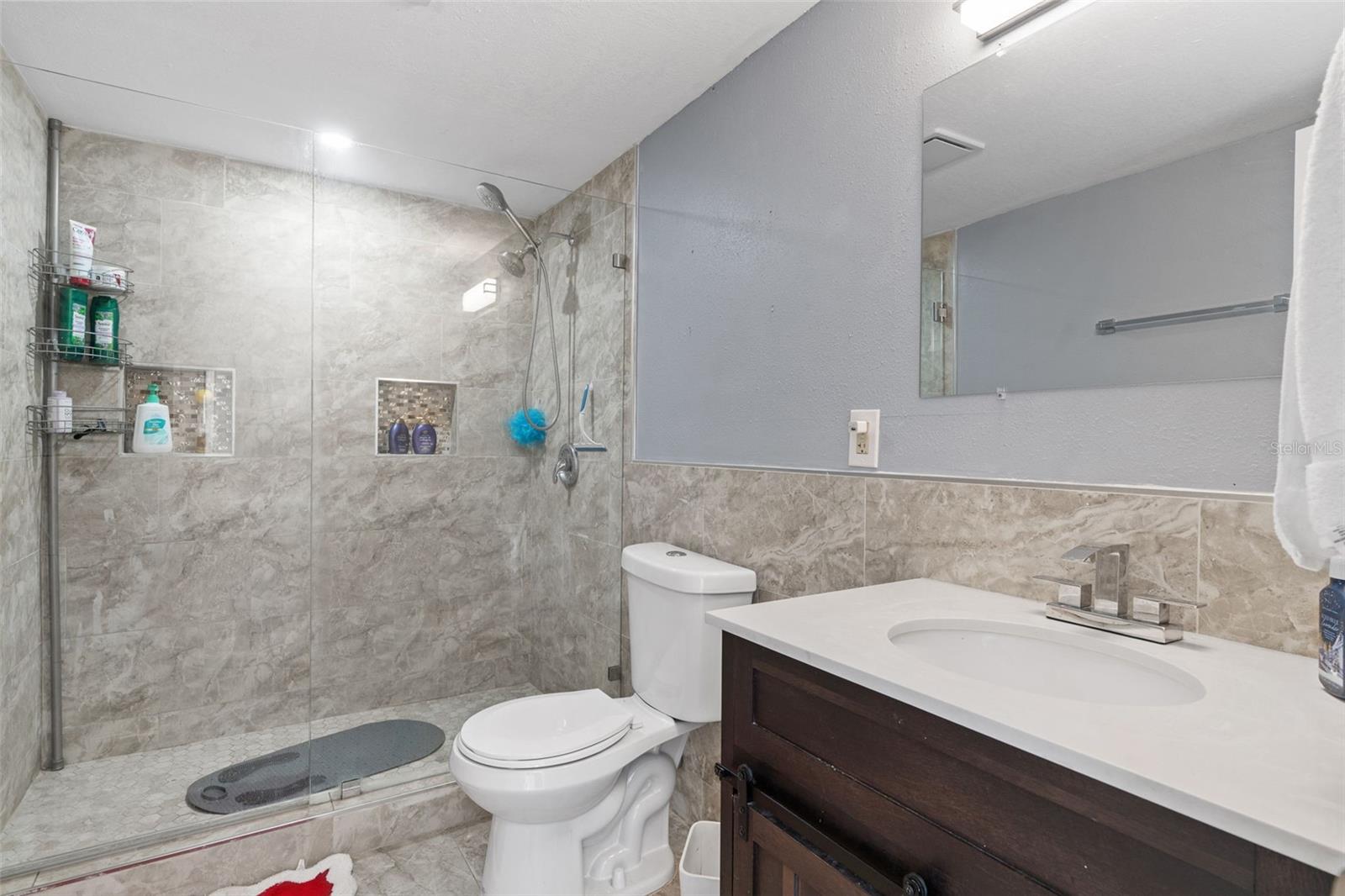 6421 Santa Monica Dr Property Photo 30