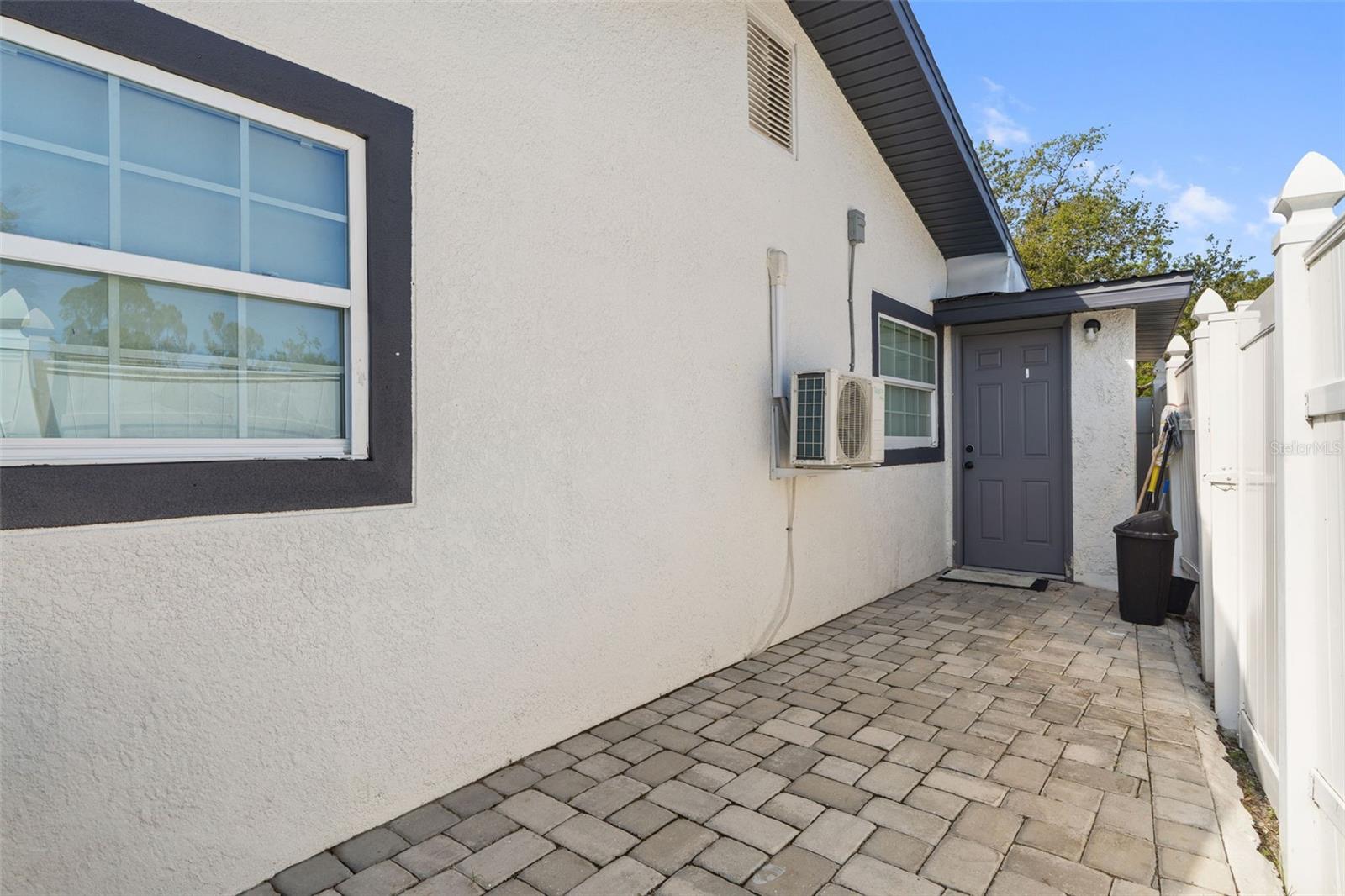 6421 Santa Monica Dr Property Photo 31