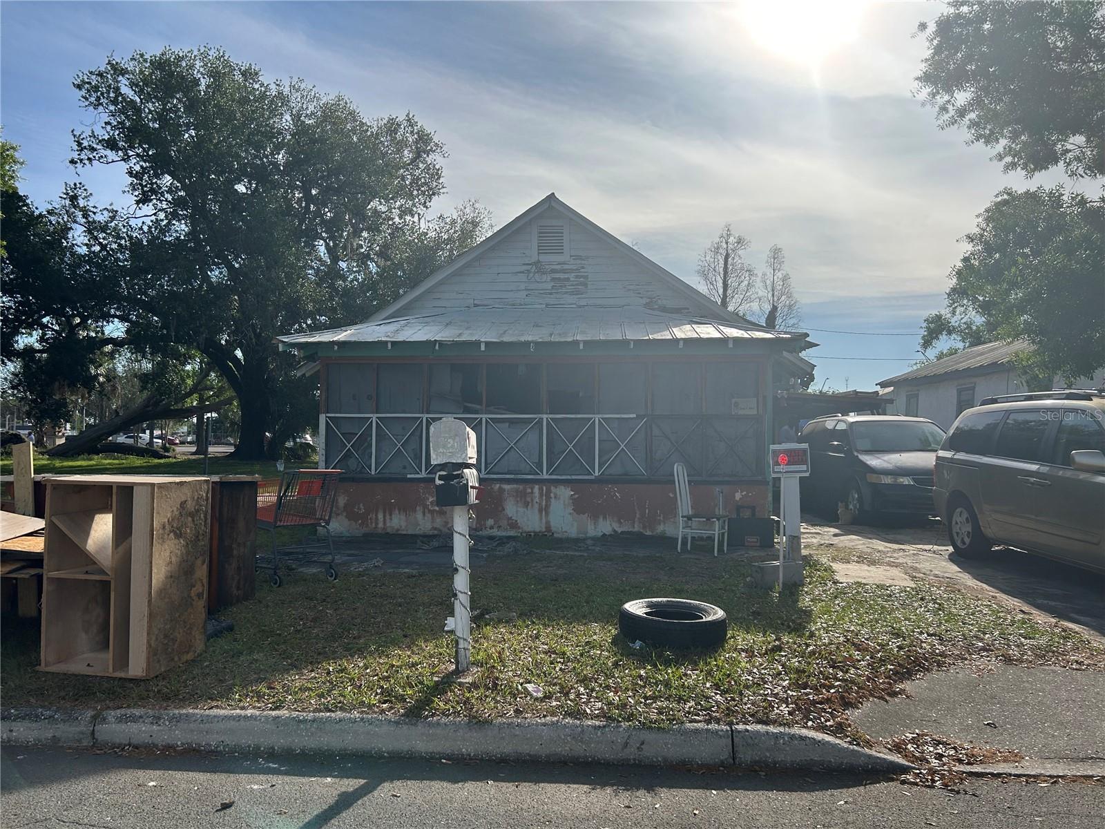 915 N Missouri Ave Property Photo 1