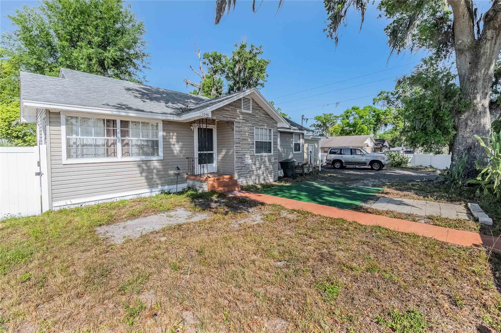 1048 Roselle Ave Property Photo 1