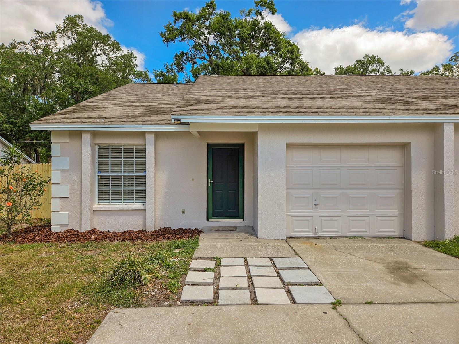 1075 Meadowood Pointe Rd Property Photo