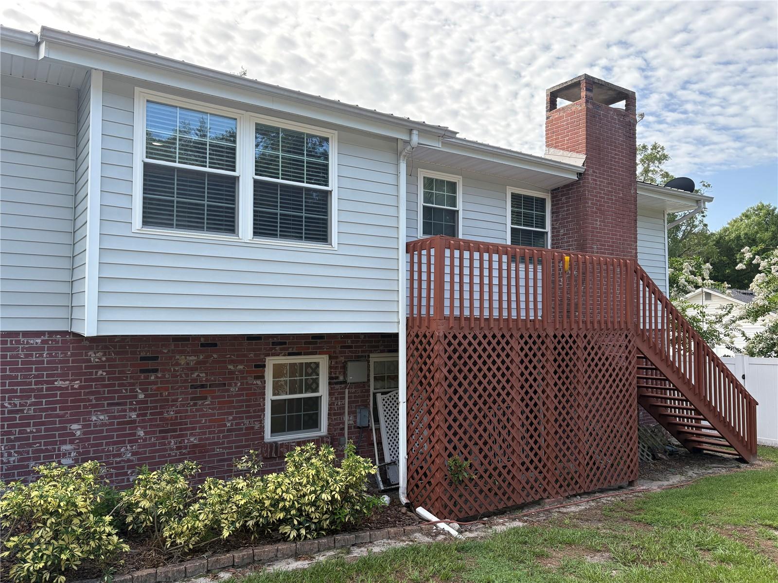 1135 Palace Pl Property Photo 6