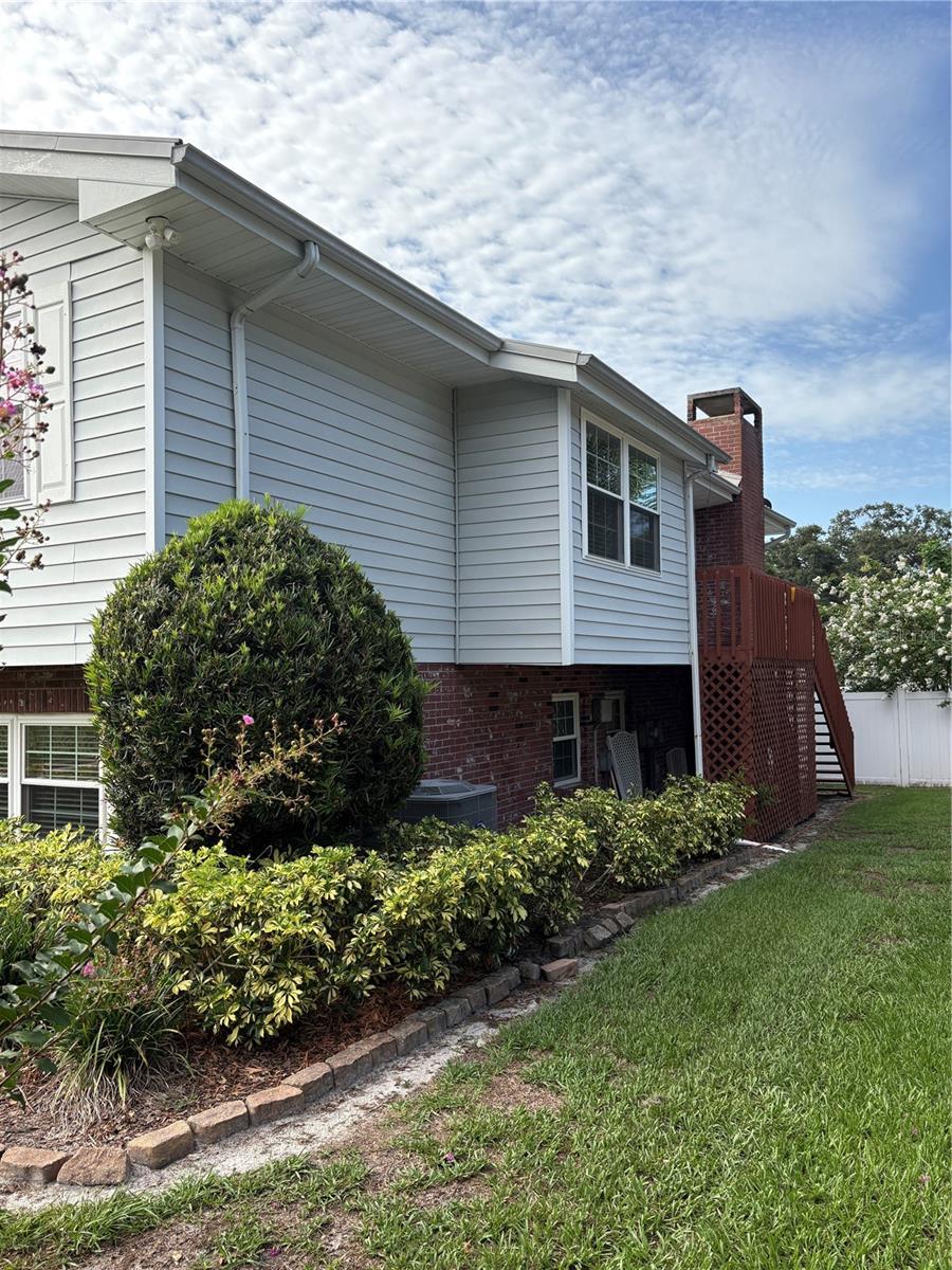 1135 Palace Pl Property Photo 7
