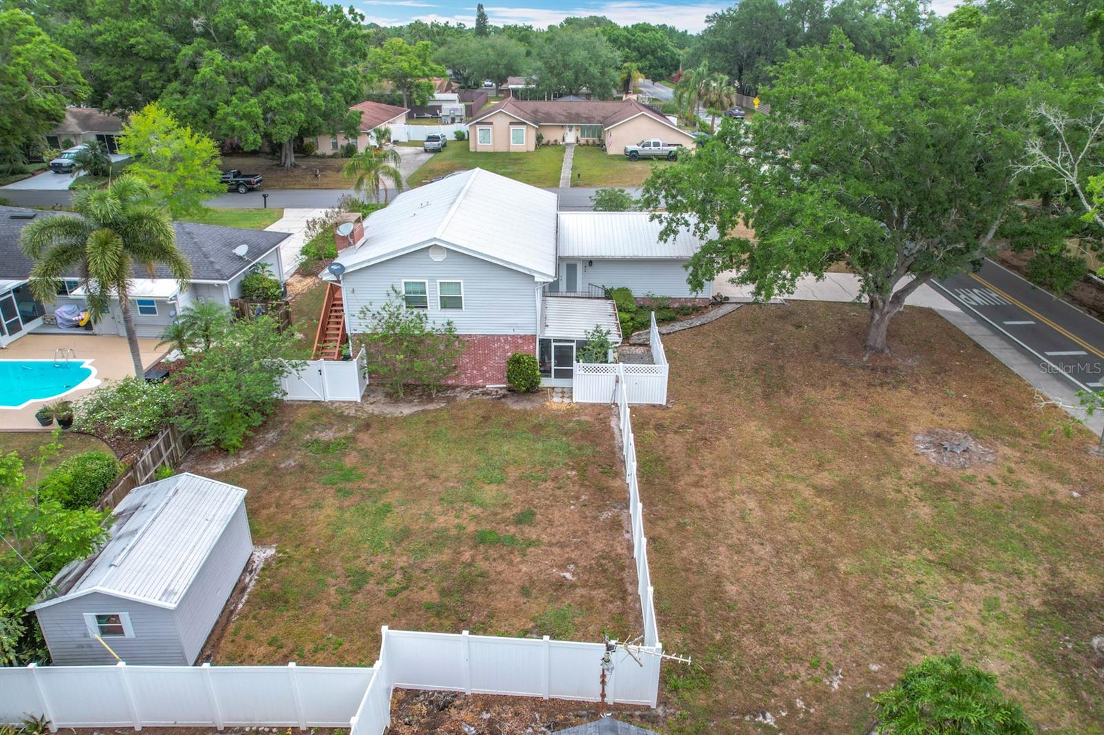 1135 Palace Pl Property Photo 14