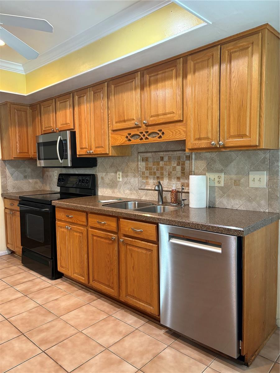 1135 Palace Pl Property Photo 19