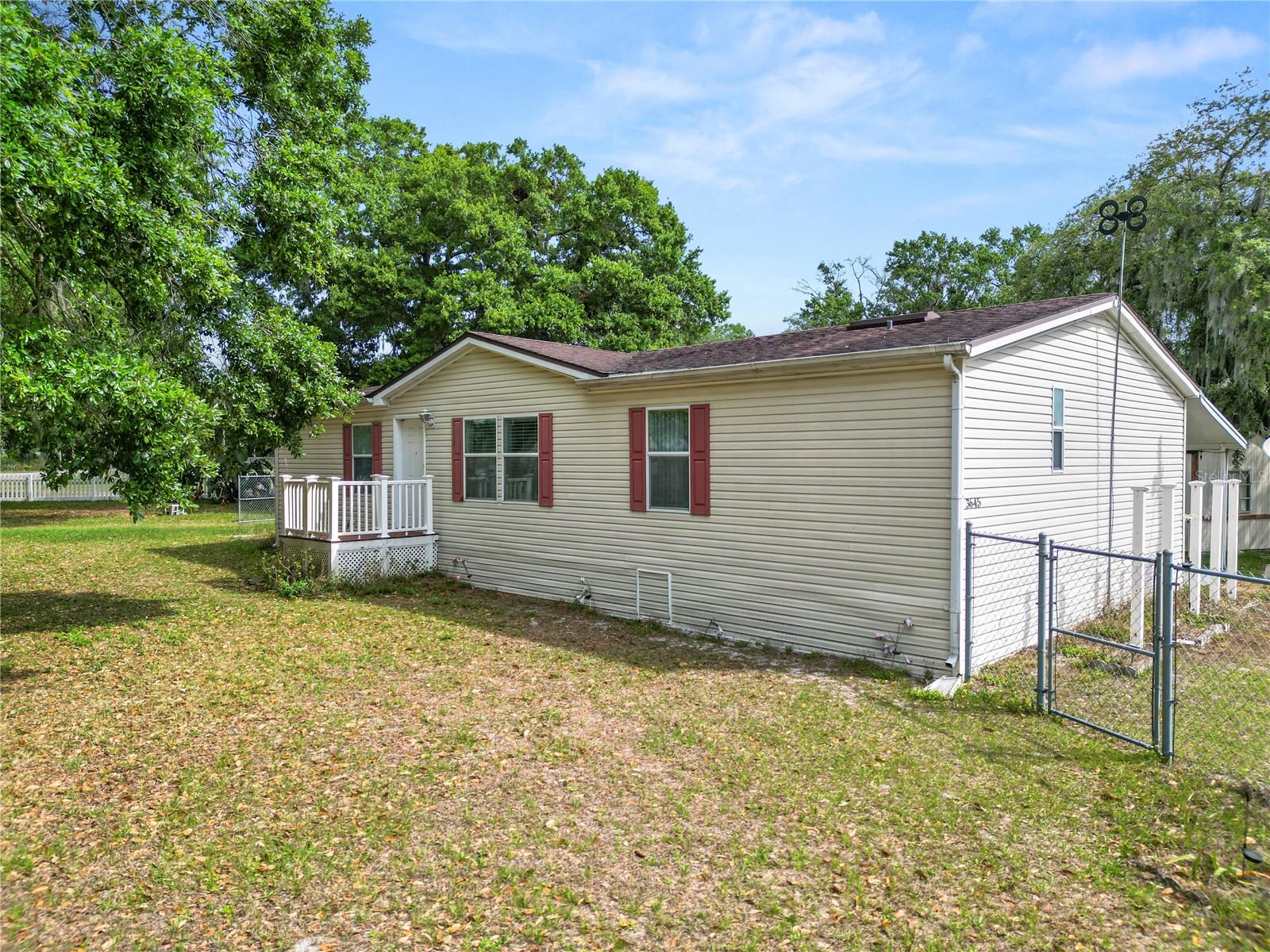 3645 Crest Ln Property Photo
