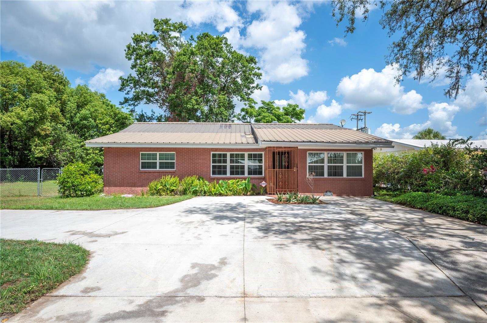 1440 E Conant St Property Photo