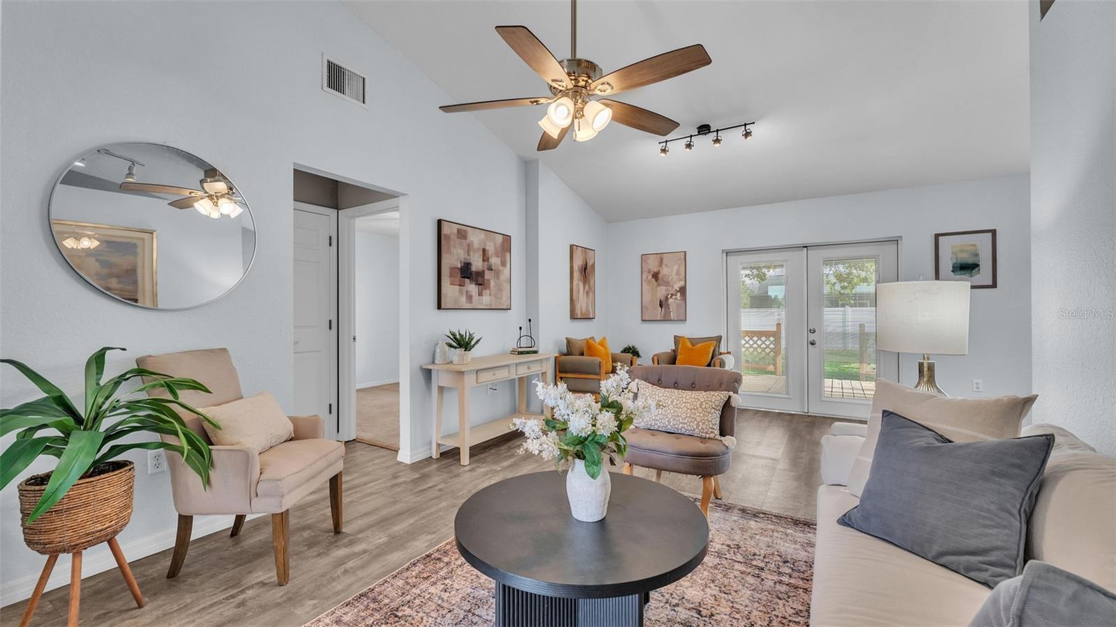 2764 Oak Hammock Loop Property Photo 3