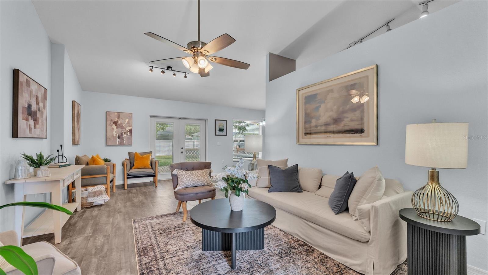 2764 Oak Hammock Loop Property Photo 4
