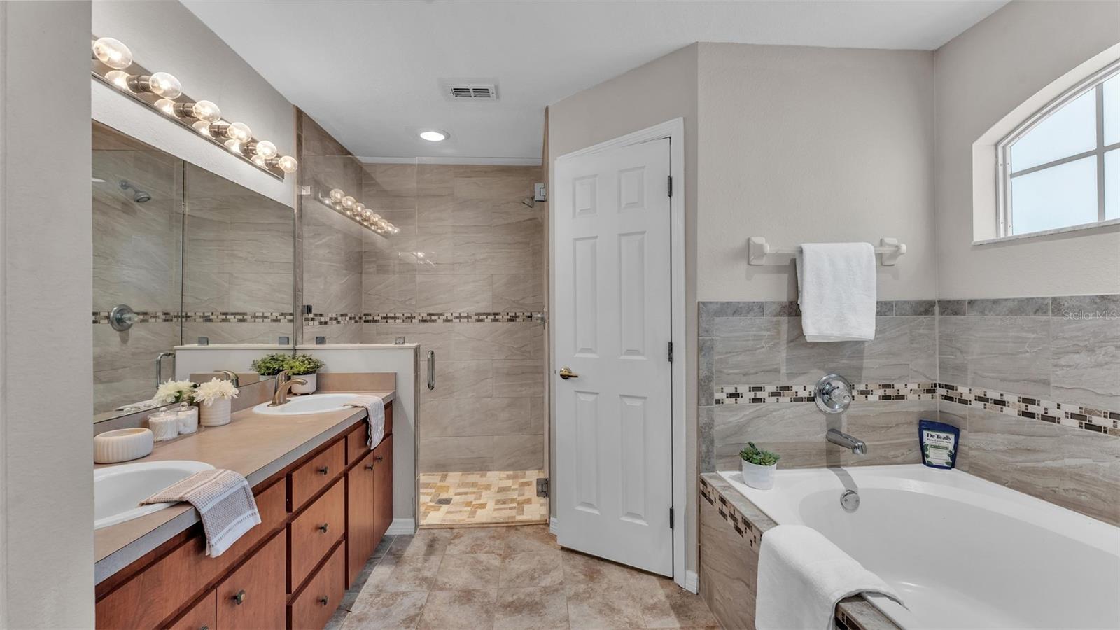 2764 Oak Hammock Loop Property Photo 23