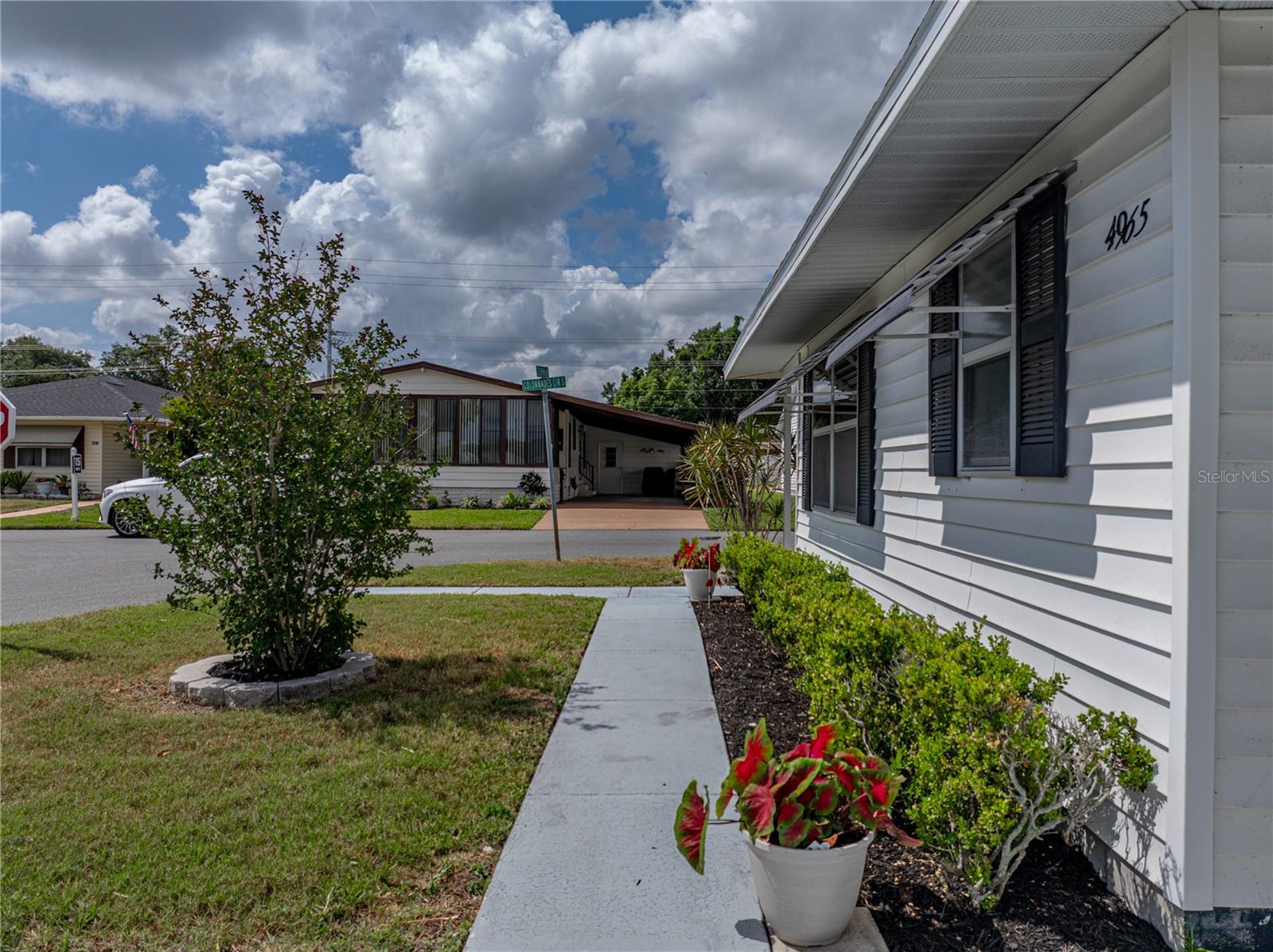 4965 Goldenview Ln Property Photo 5