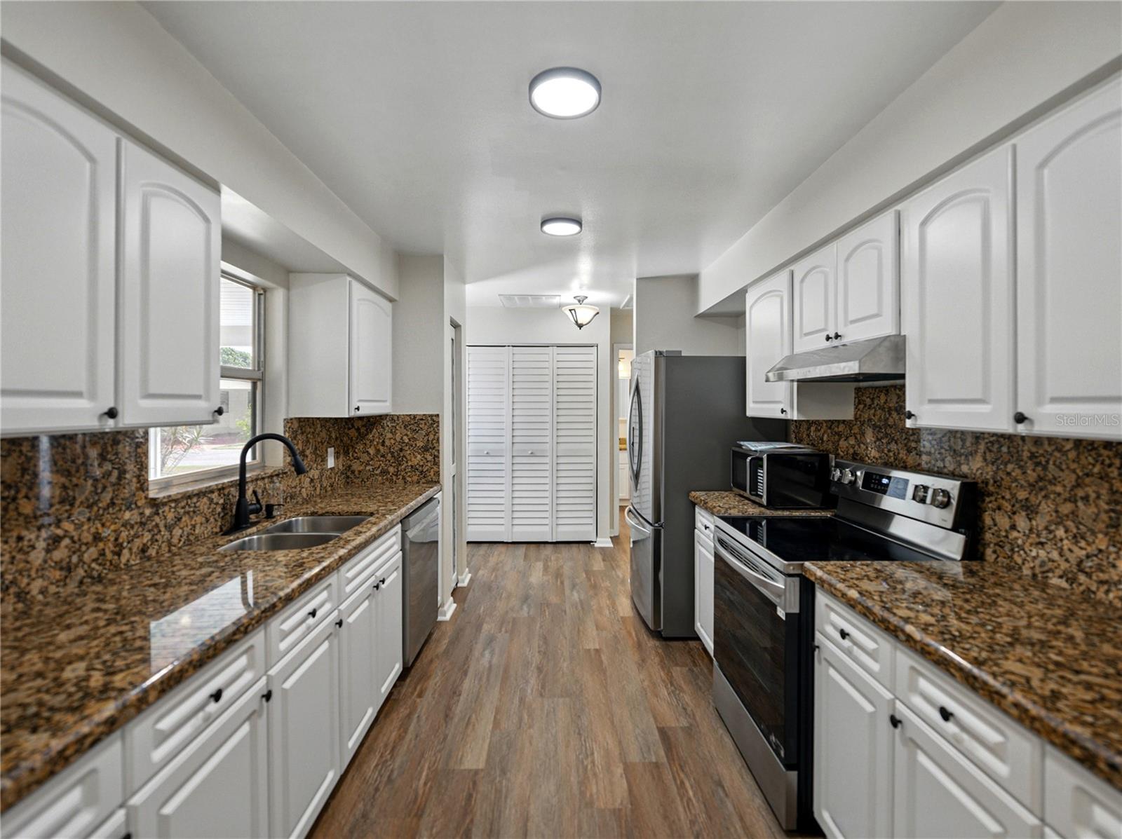4965 Goldenview Ln Property Photo 10