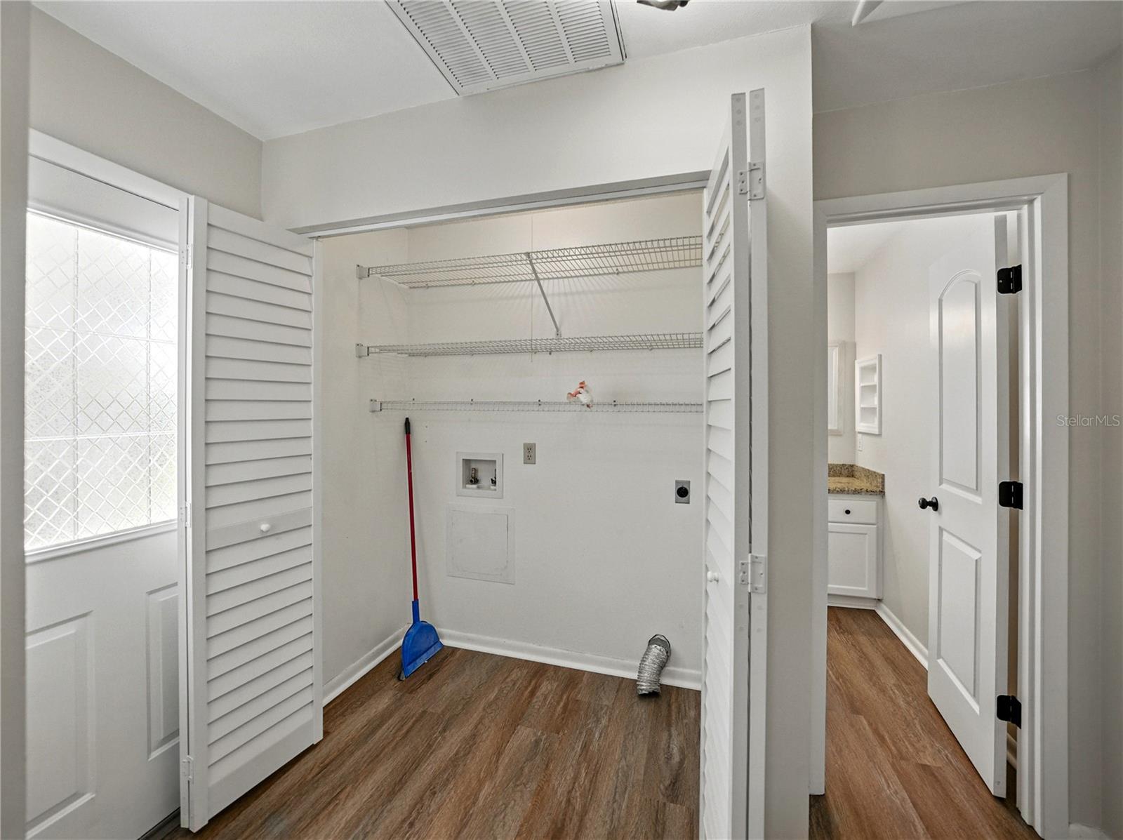 4965 Goldenview Ln Property Photo 12