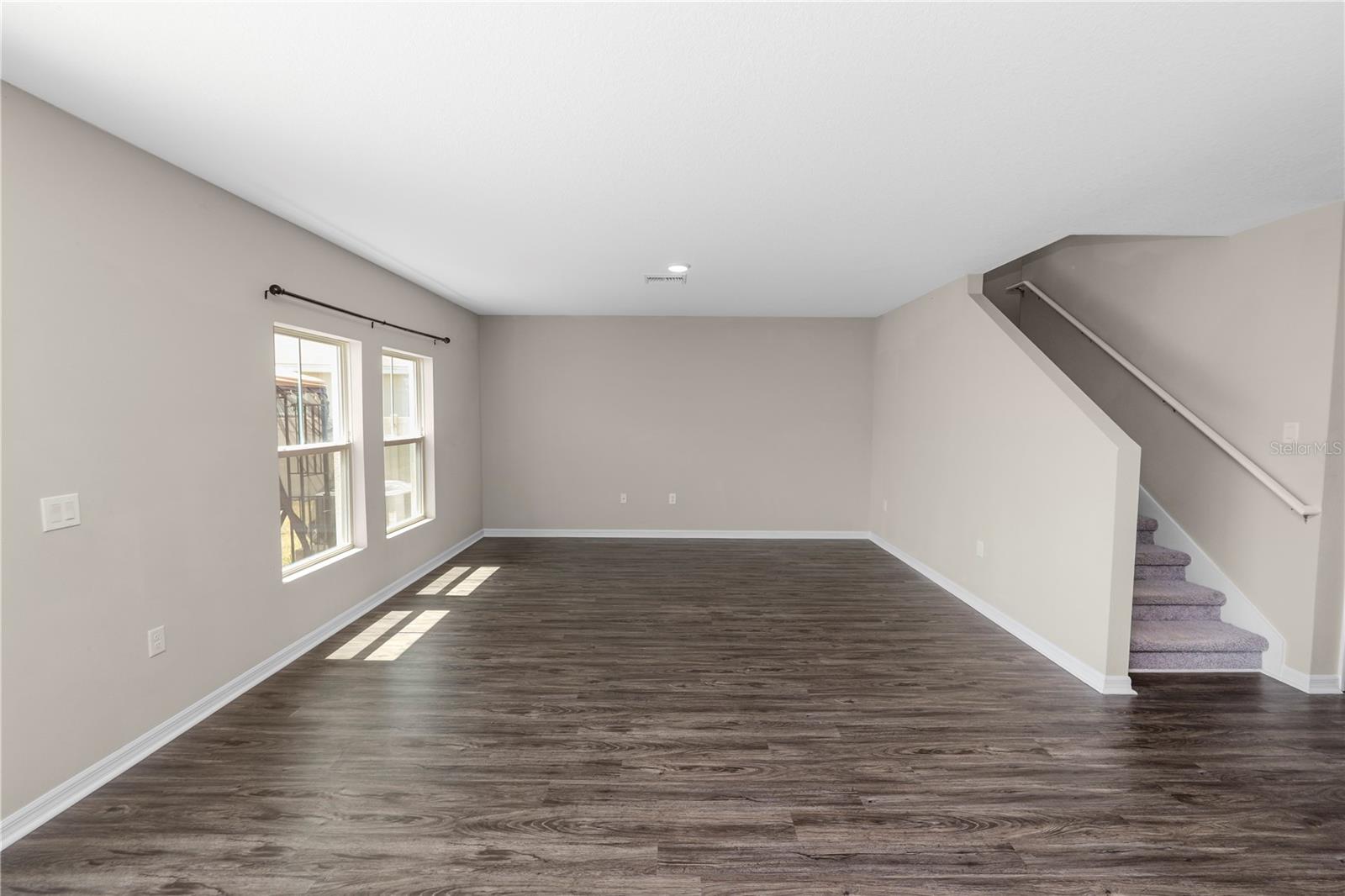 5463 Arlington River Dr Property Photo 4