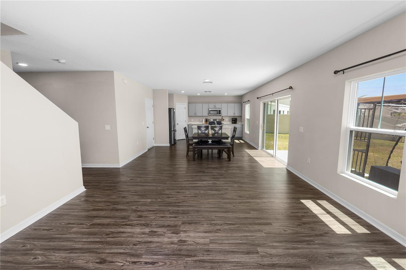 5463 Arlington River Dr Property Photo 6