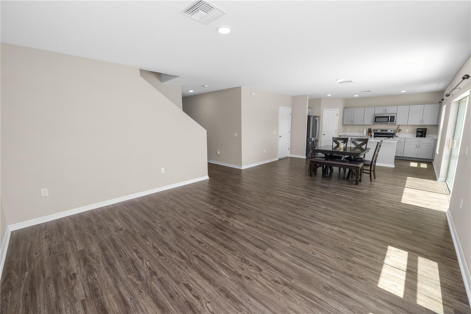 5463 Arlington River Dr Property Photo 7