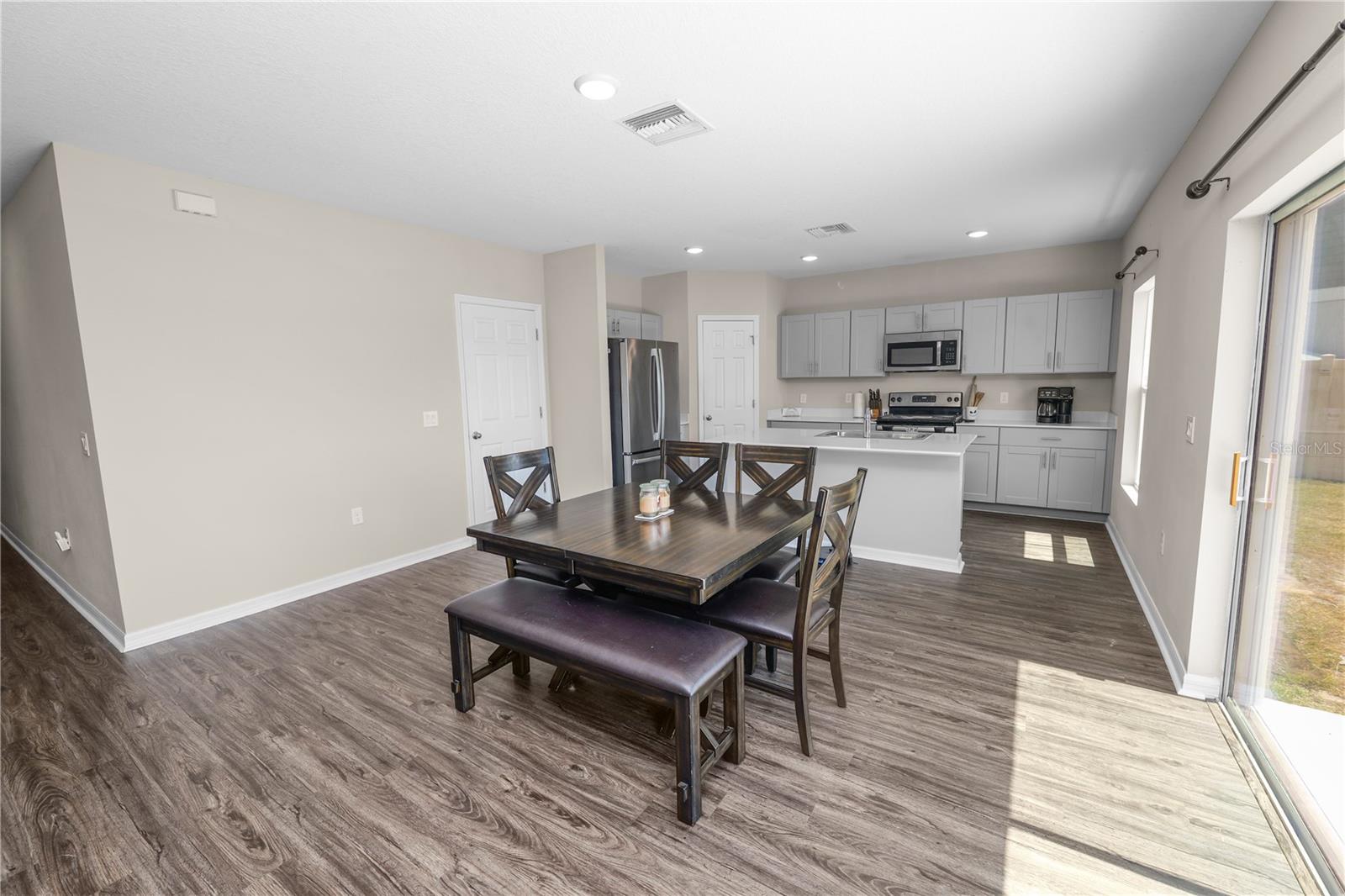 5463 Arlington River Dr Property Photo 10