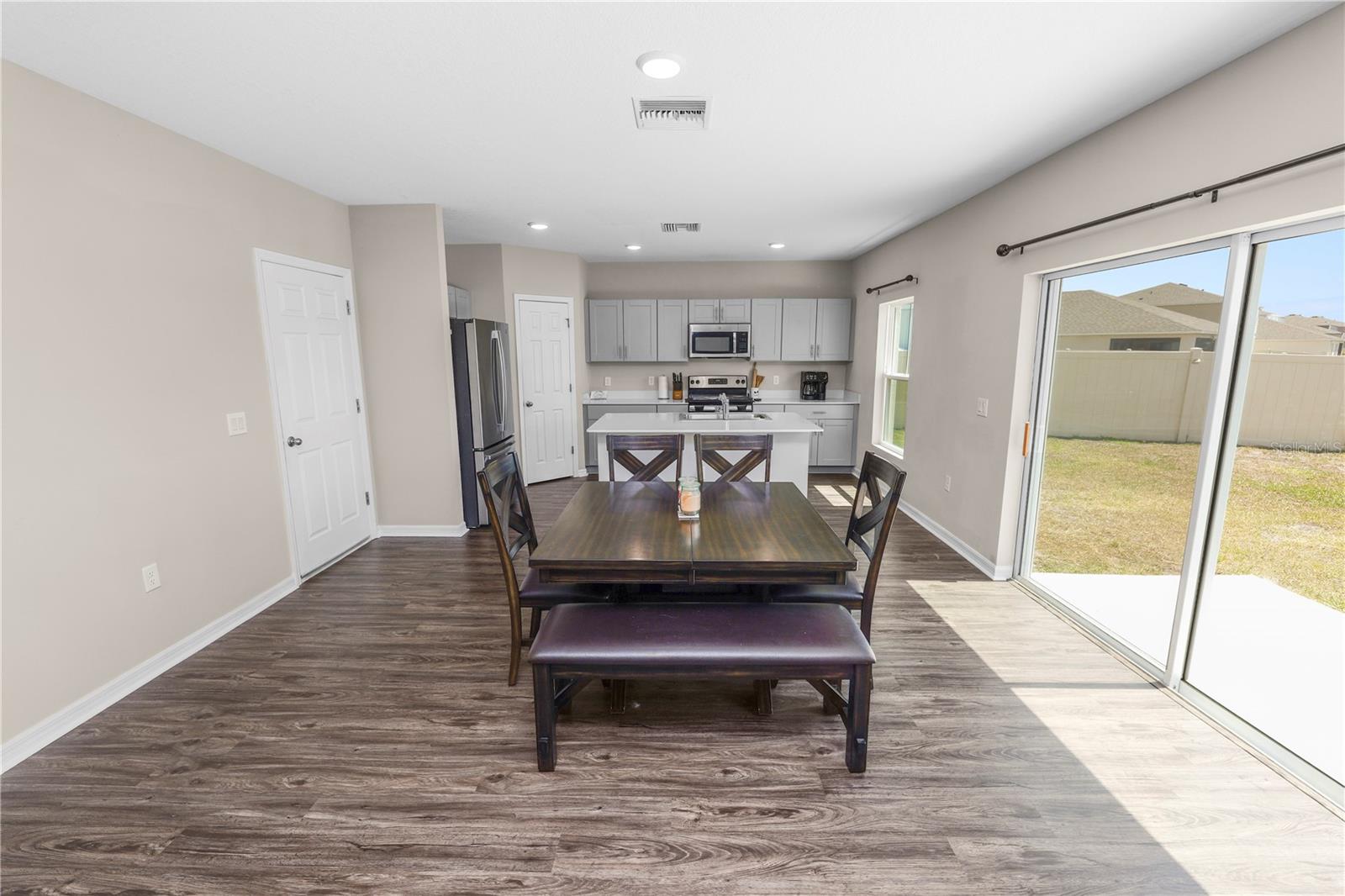 5463 Arlington River Dr Property Photo 11