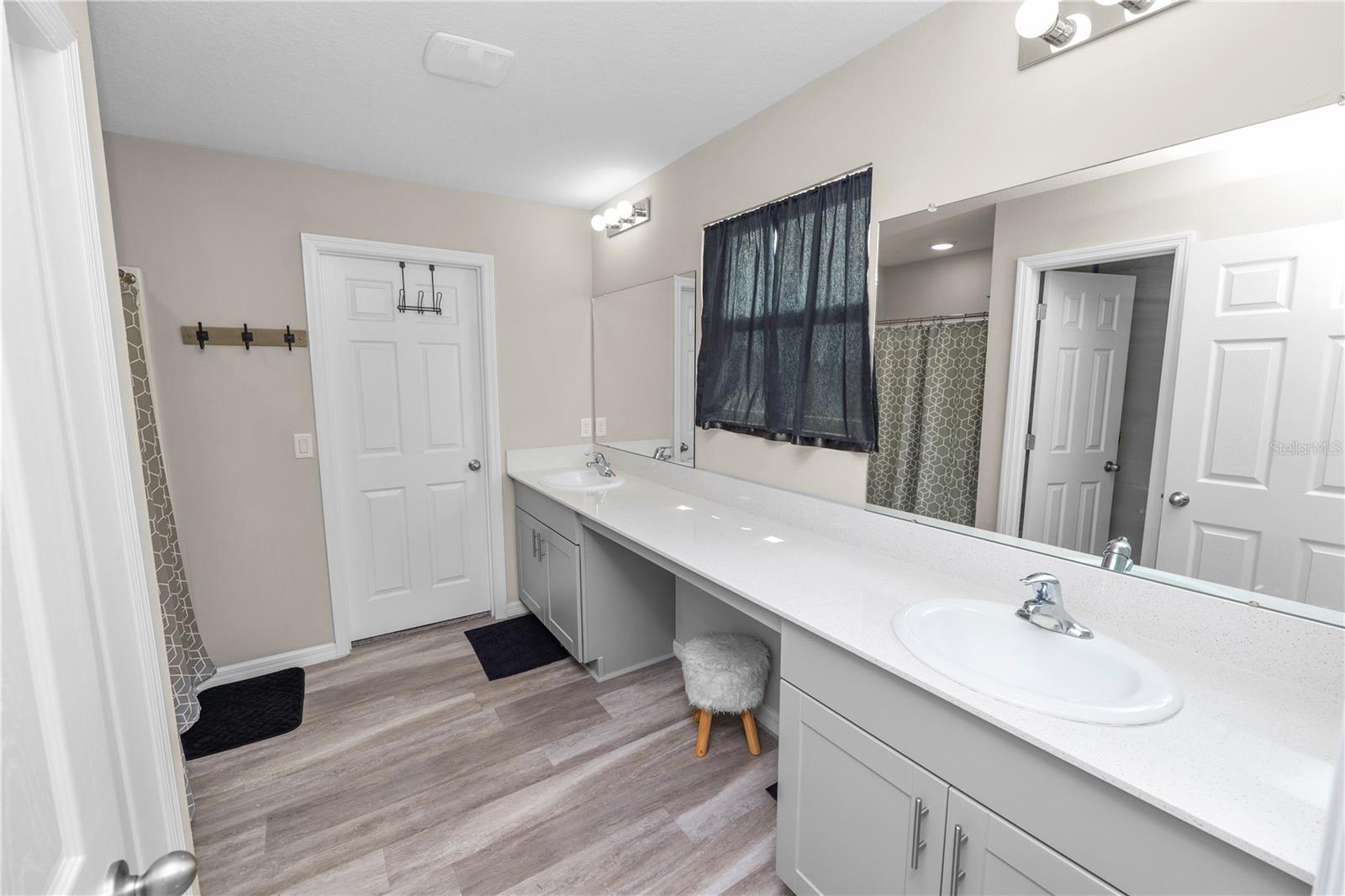5463 Arlington River Dr Property Photo 25