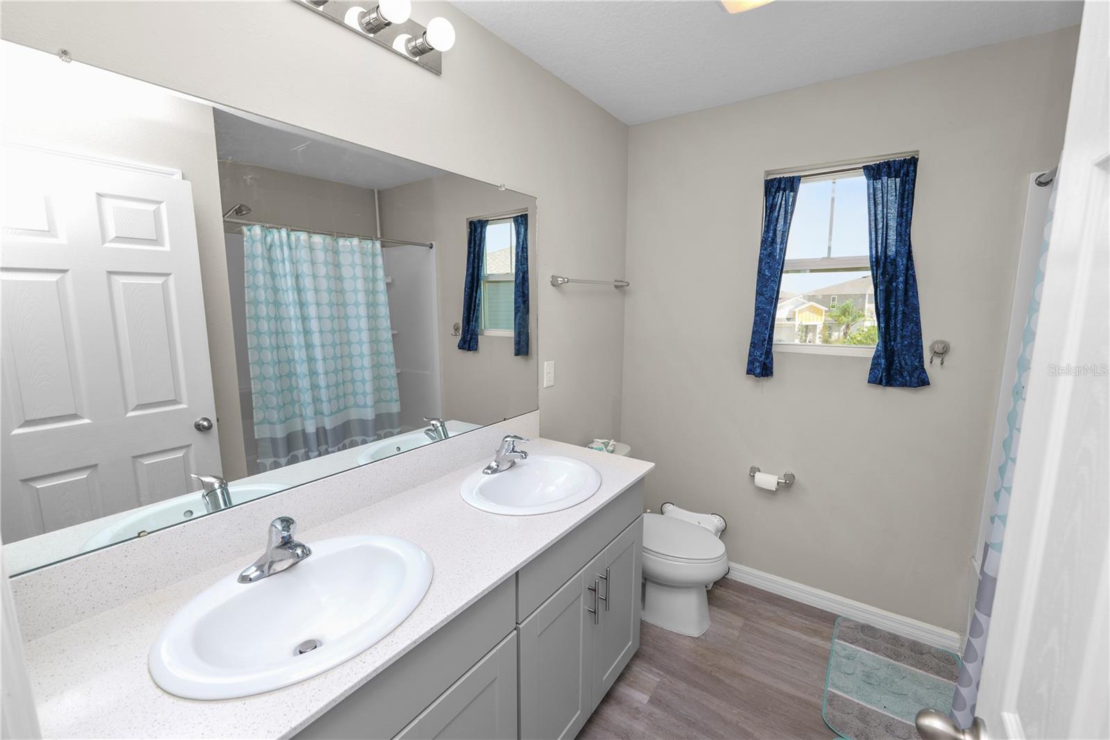 5463 Arlington River Dr Property Photo 29