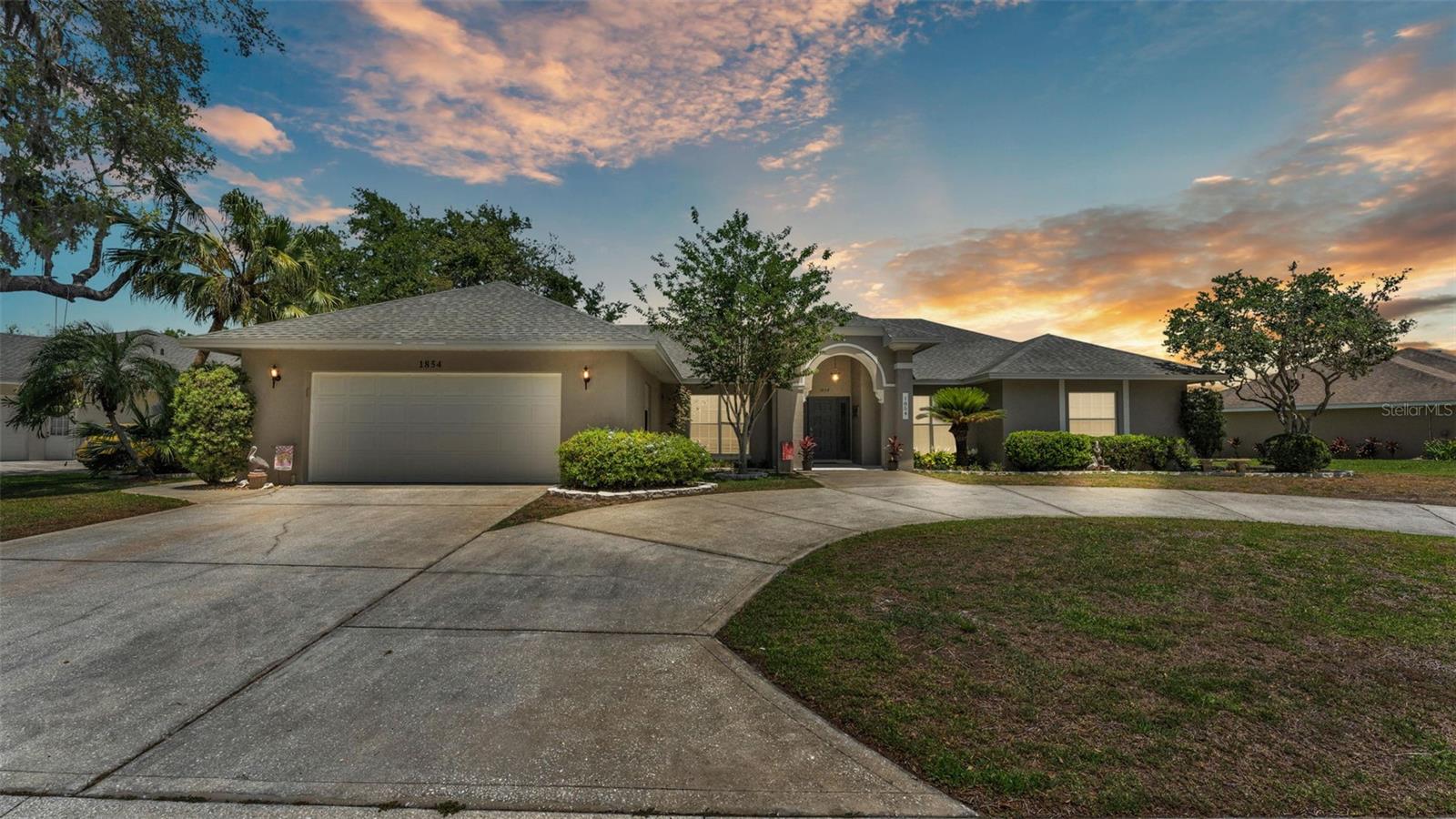 1854 Sherwood Lakes Blvd Property Photo 1