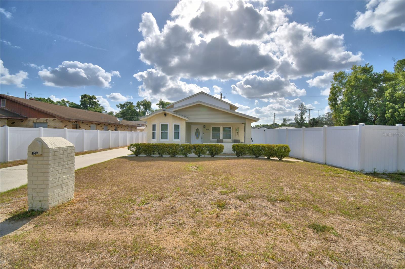 640 Waldon Ave N Property Photo 1