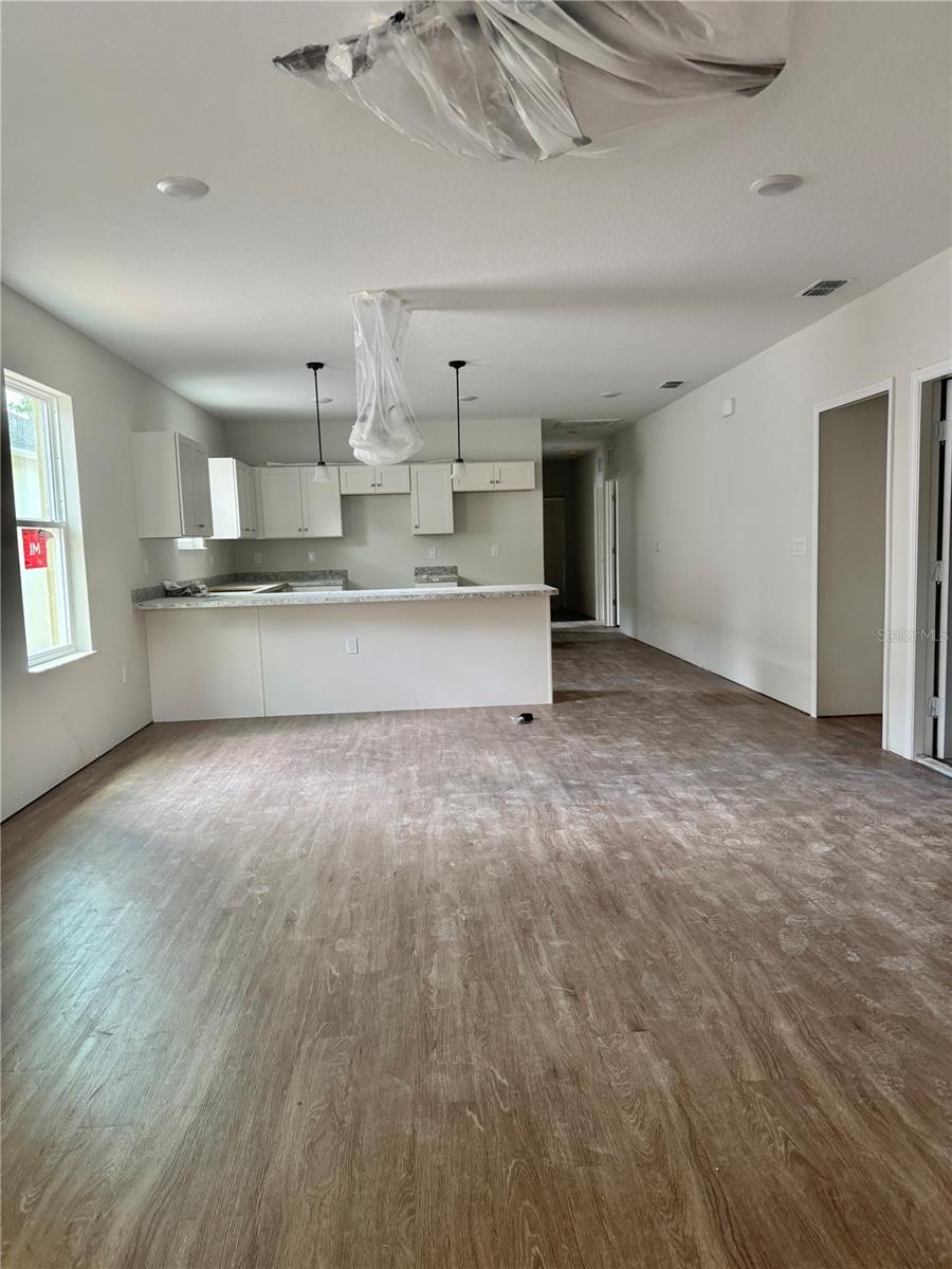 625 W 9th St Property Photo