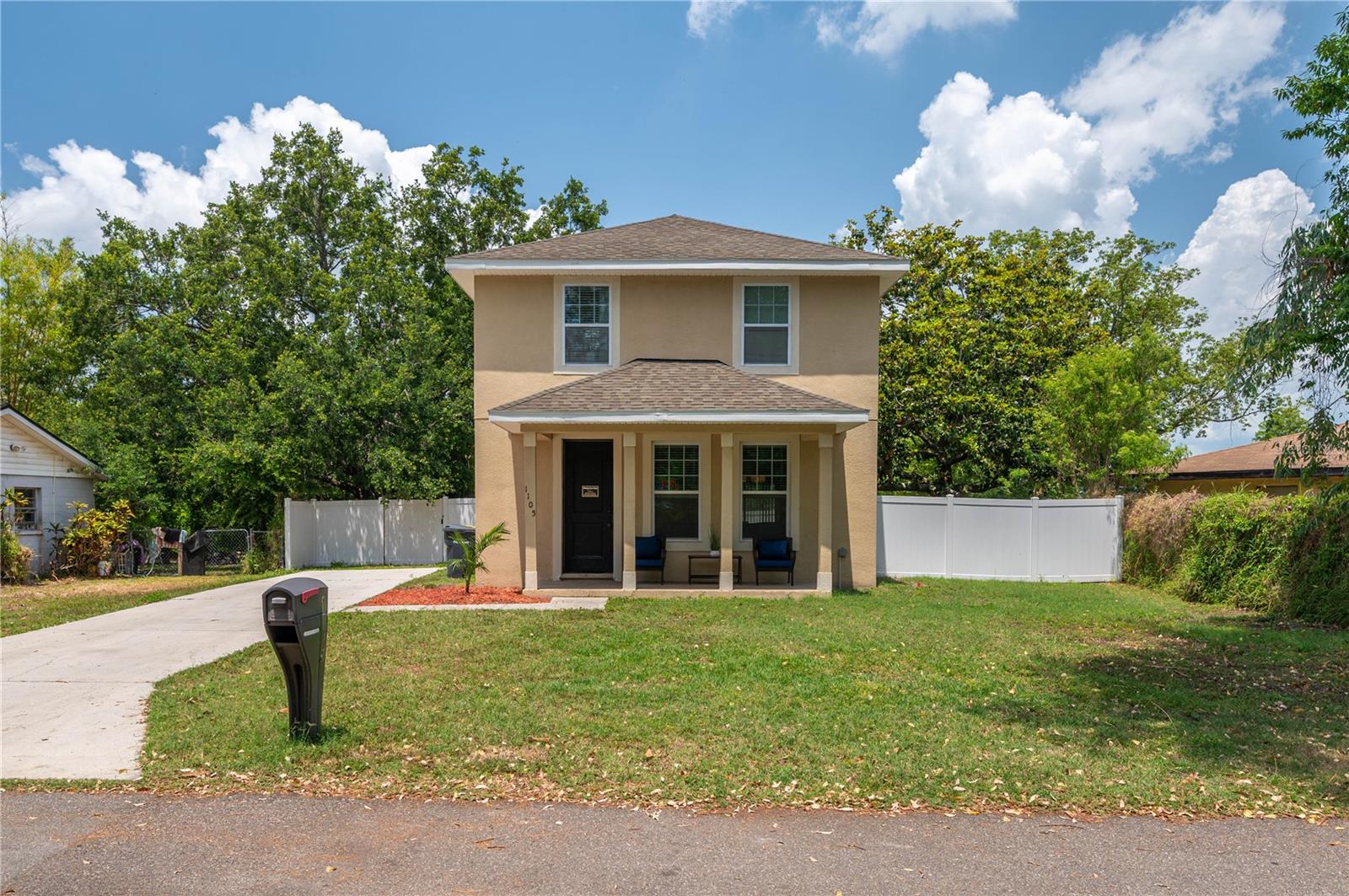 1105 Watersedge Dr Property Photo 1