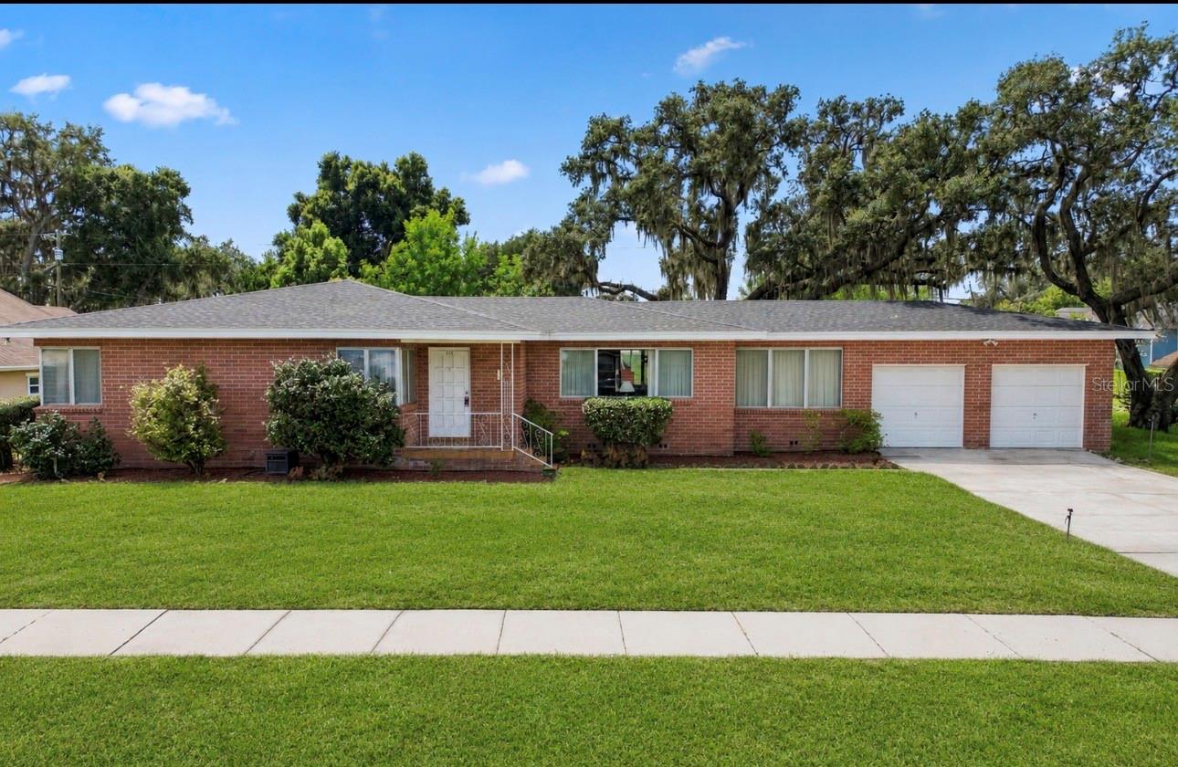 111 E Orange St Property Photo 1