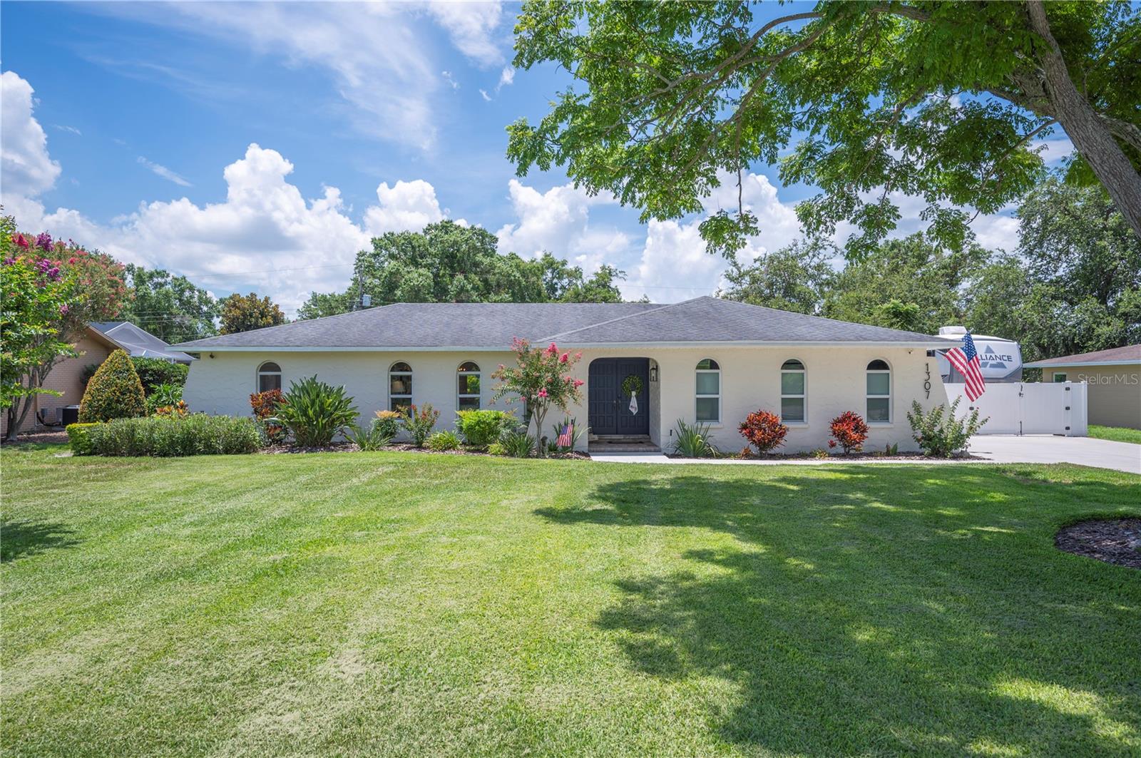 1307 Fairlee St Property Photo 1