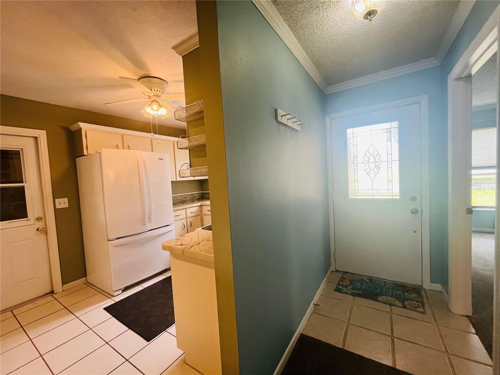 156 Parkview Cir Property Photo 3