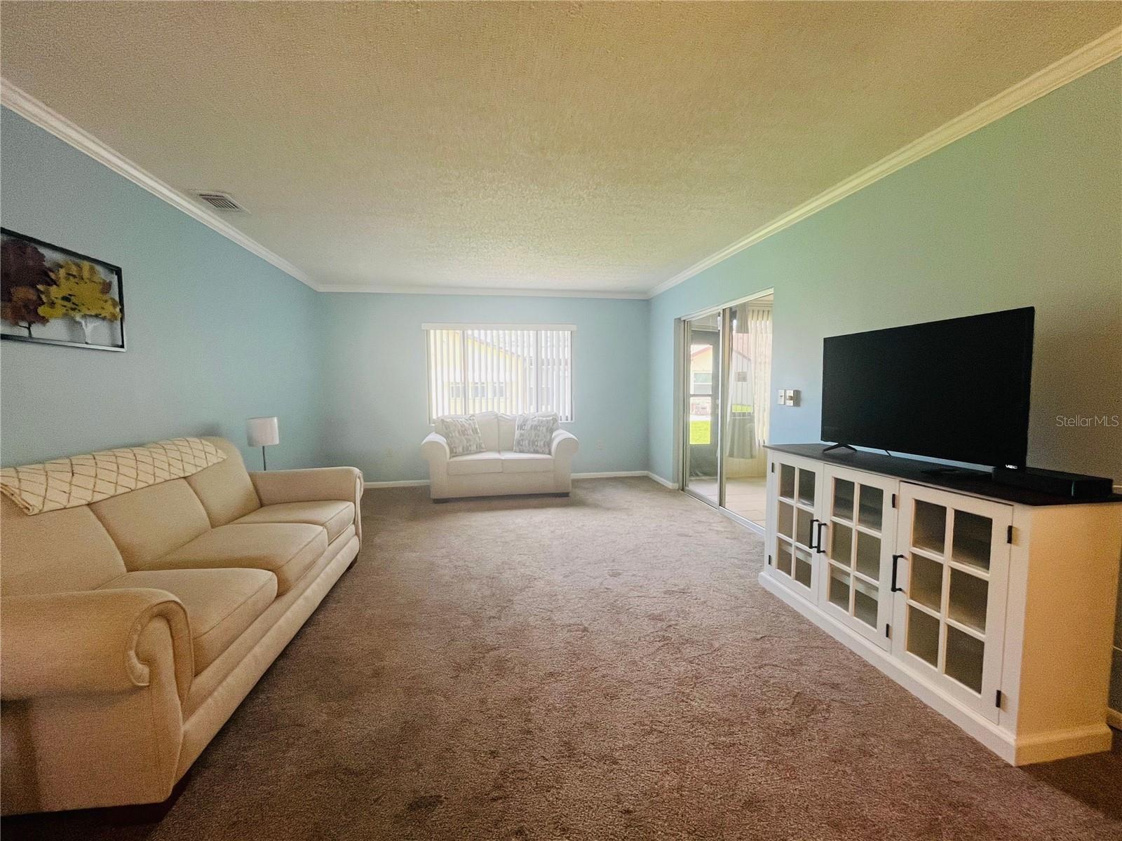 156 Parkview Cir Property Photo 4