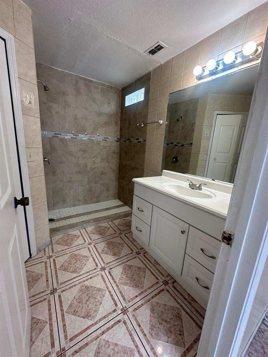 107 Nicholson Dr Property Photo 2