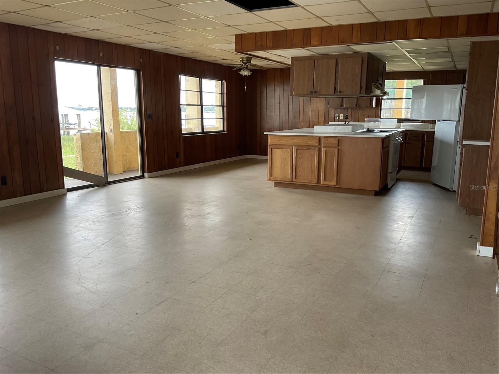 1025 Lakeview Dr Property Photo 4